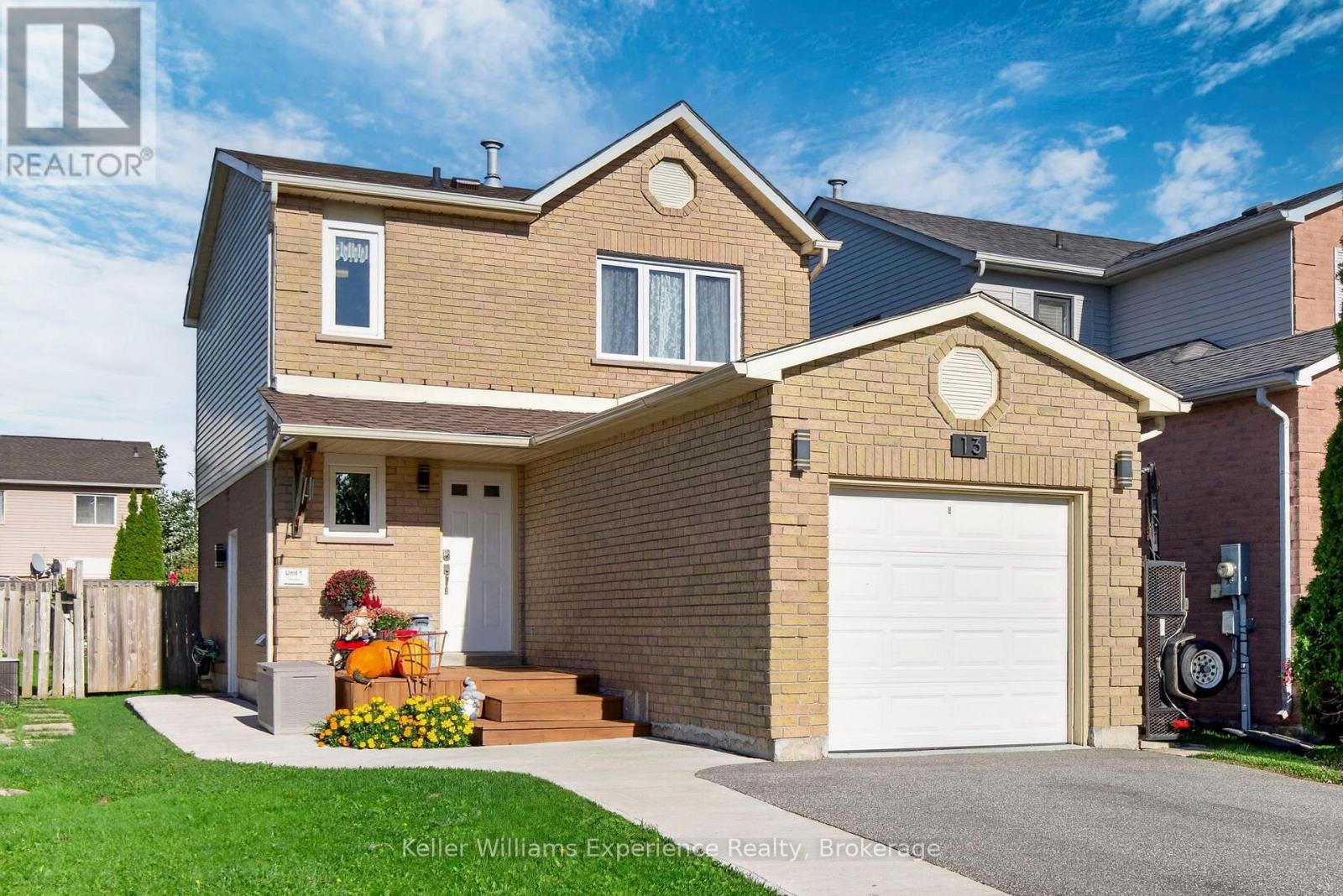 13 Lindsay Court, Barrie, Ontario  L4M 6G5 - Photo 2 - S13871018