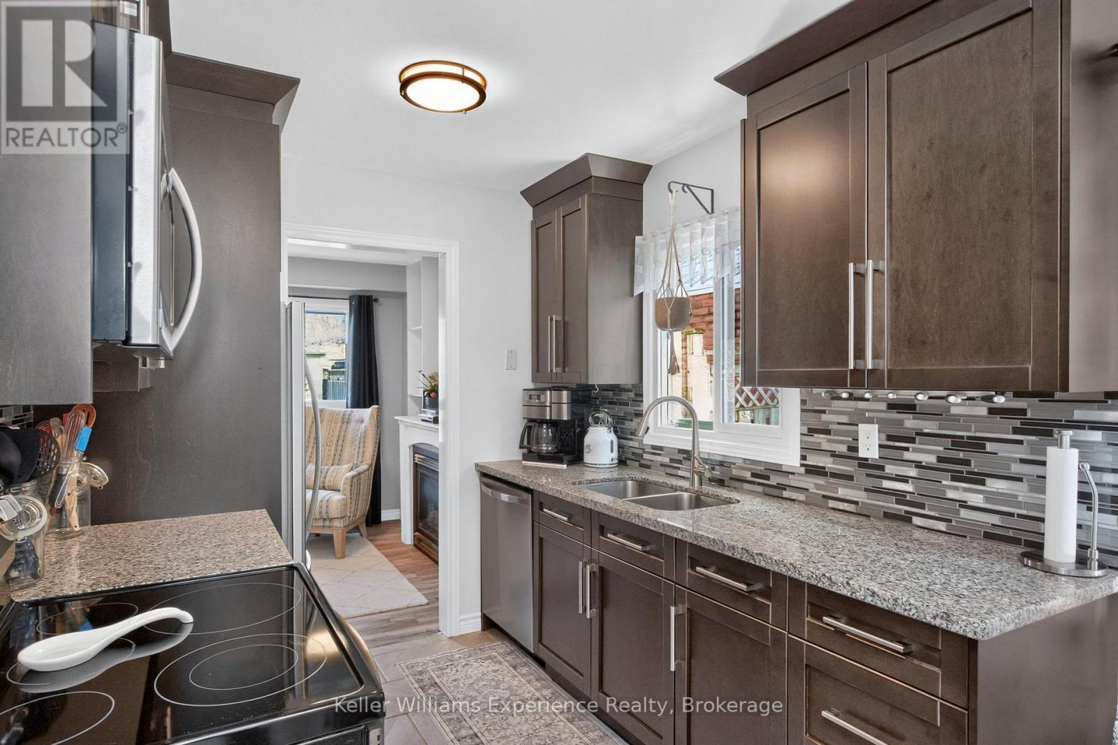 13 Lindsay Court, Barrie, Ontario  L4M 6G5 - Photo 7 - S13871018