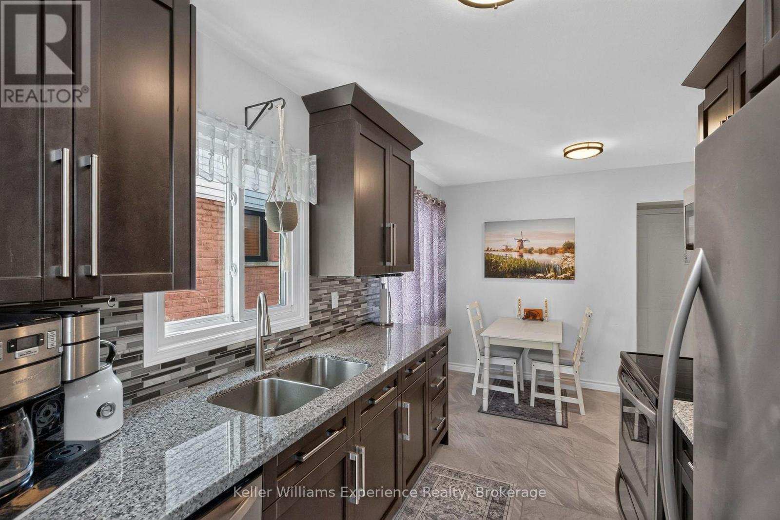 13 Lindsay Court, Barrie, Ontario  L4M 6G5 - Photo 9 - S13871018