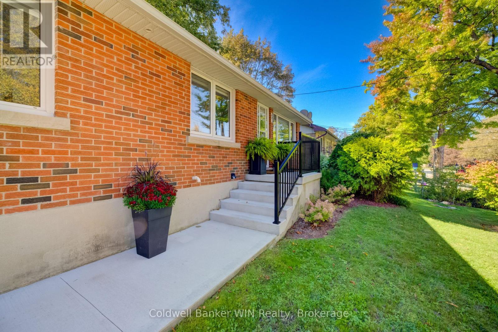 560 Waterloo Street, Wellington North (Mount Forest), Ontario  N0G 2L3 - Photo 2 - X13870730