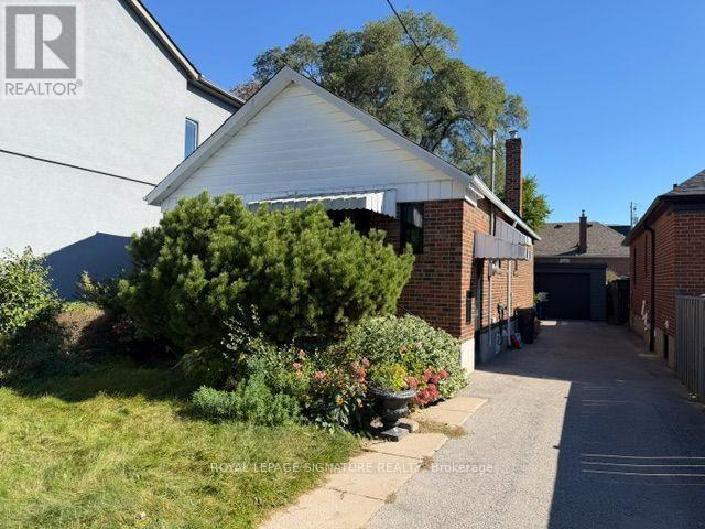 293 Glebemount Avenue, Toronto, Ontario  M4C 3V4 - Photo 2 - E13870834