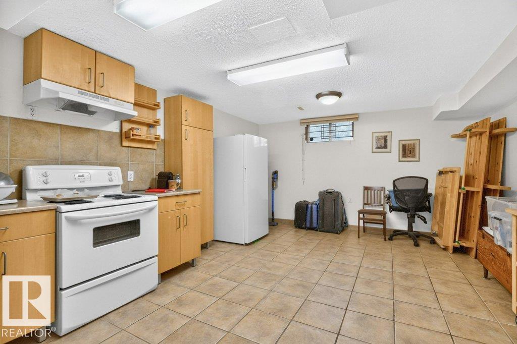 8612 175 ST NW