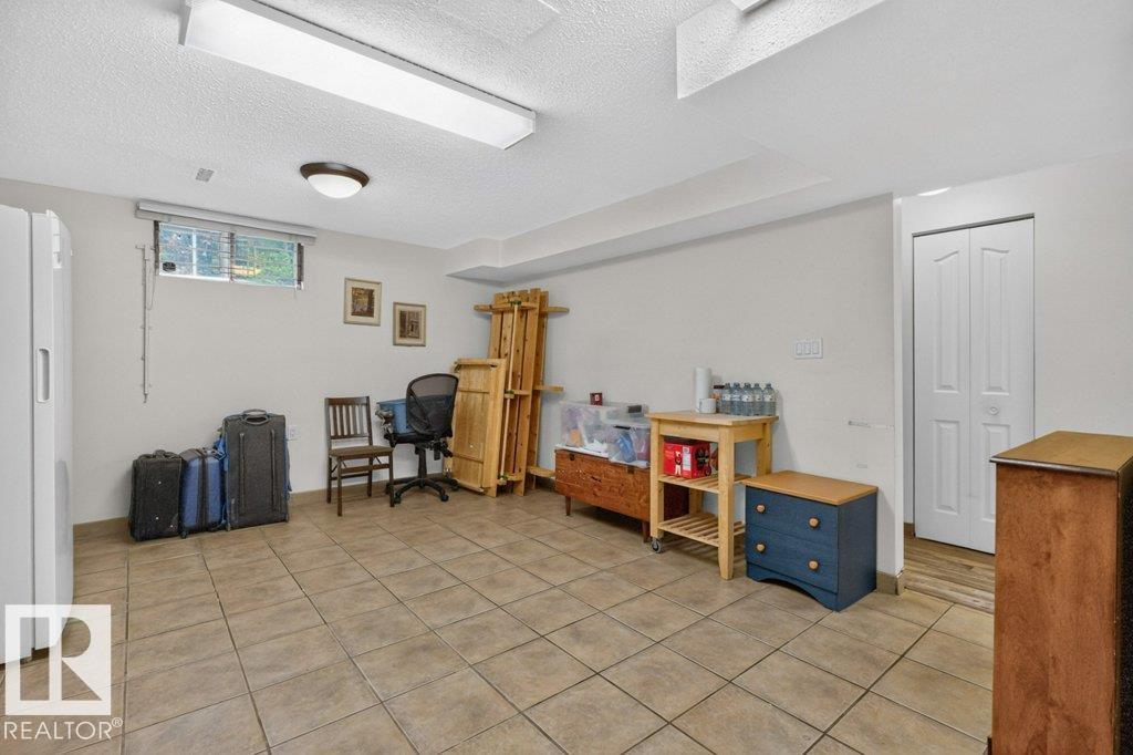 8612 175 ST NW