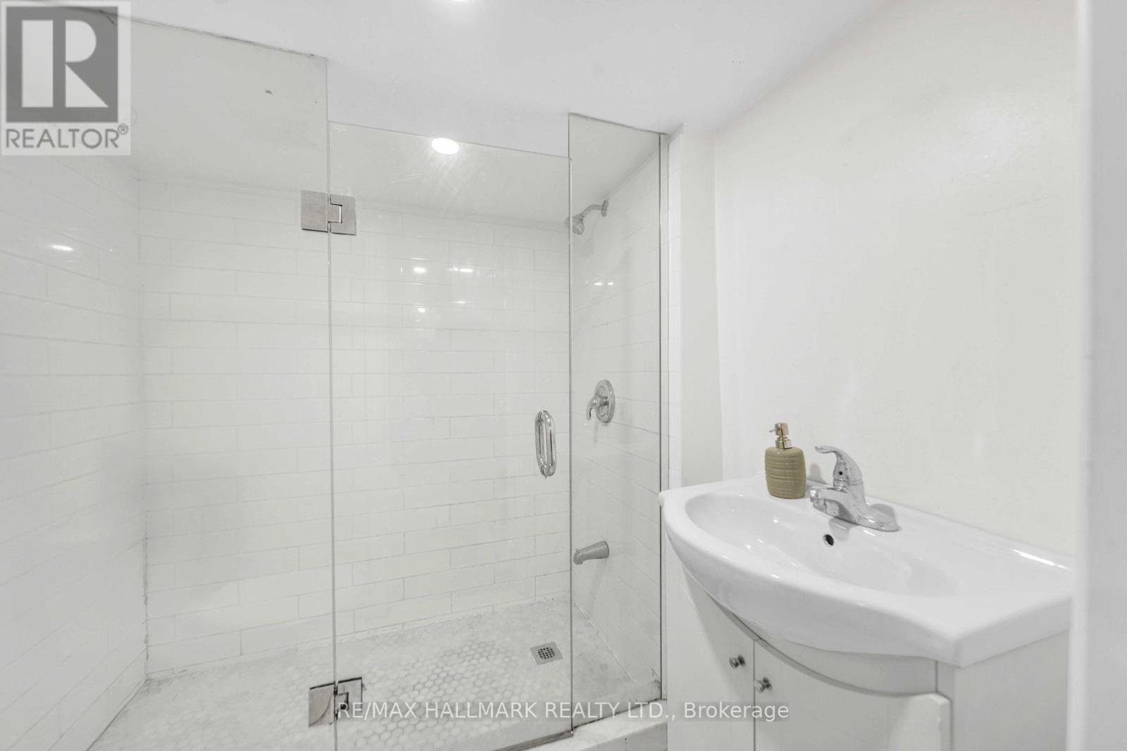 20 Elizabeth Street S, Richmond Hill, Ontario  L4C 3V4 - Photo 21 - N13870652