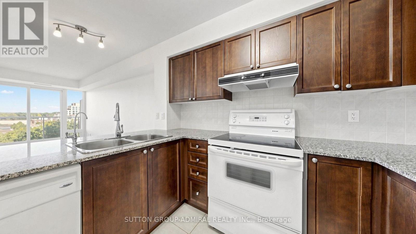 806 - 7 North Park Road, Vaughan (Beverley Glen), Ontario  L4J 0C9 - Photo 6 - N13870690