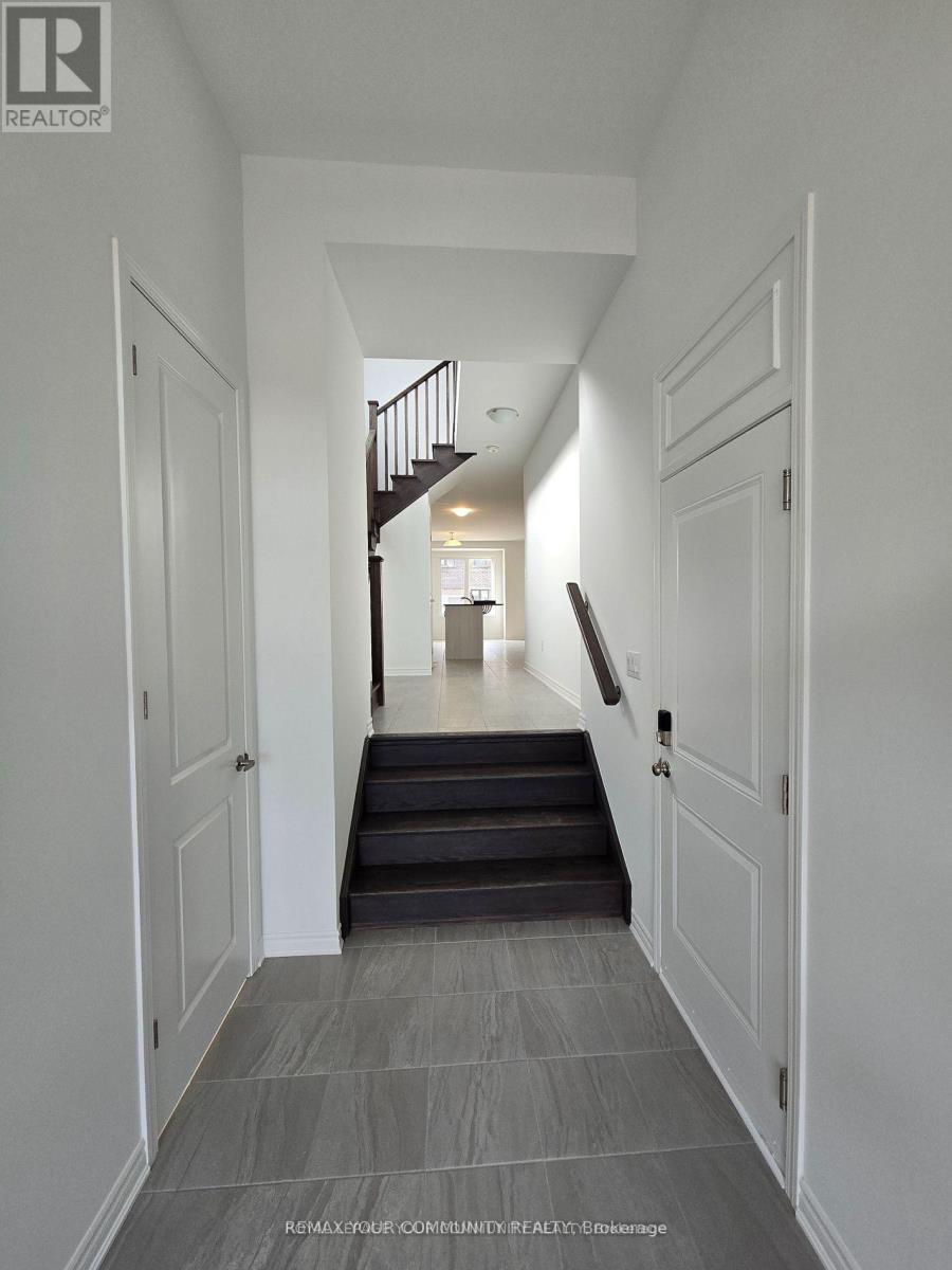690 Mika Street, Innisfil, Ontario  L9S 0R7 - Photo 2 - N13870698