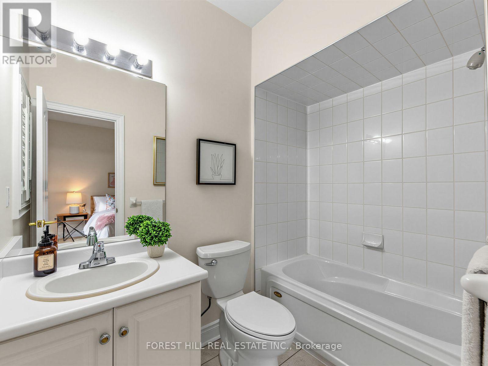 104 SANIBEL CRESCENT Vaughan (Uplands), ON L4J 8K7