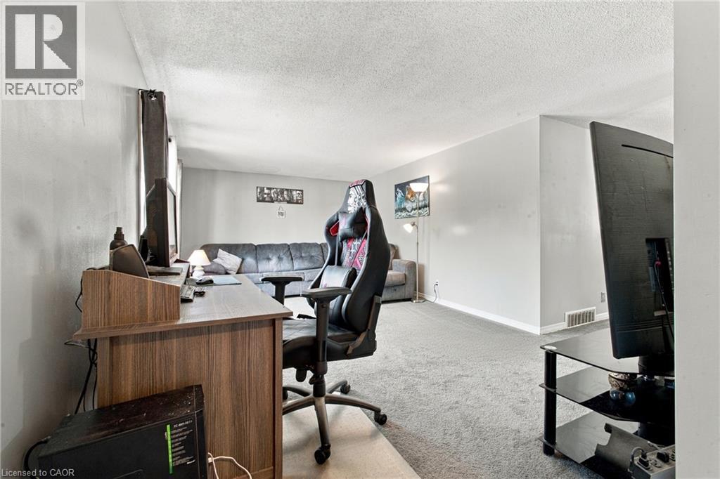 135 Cedarhill Crescent, Kitchener, Ontario  N2E 1R3 - Photo 6 - 40868829
