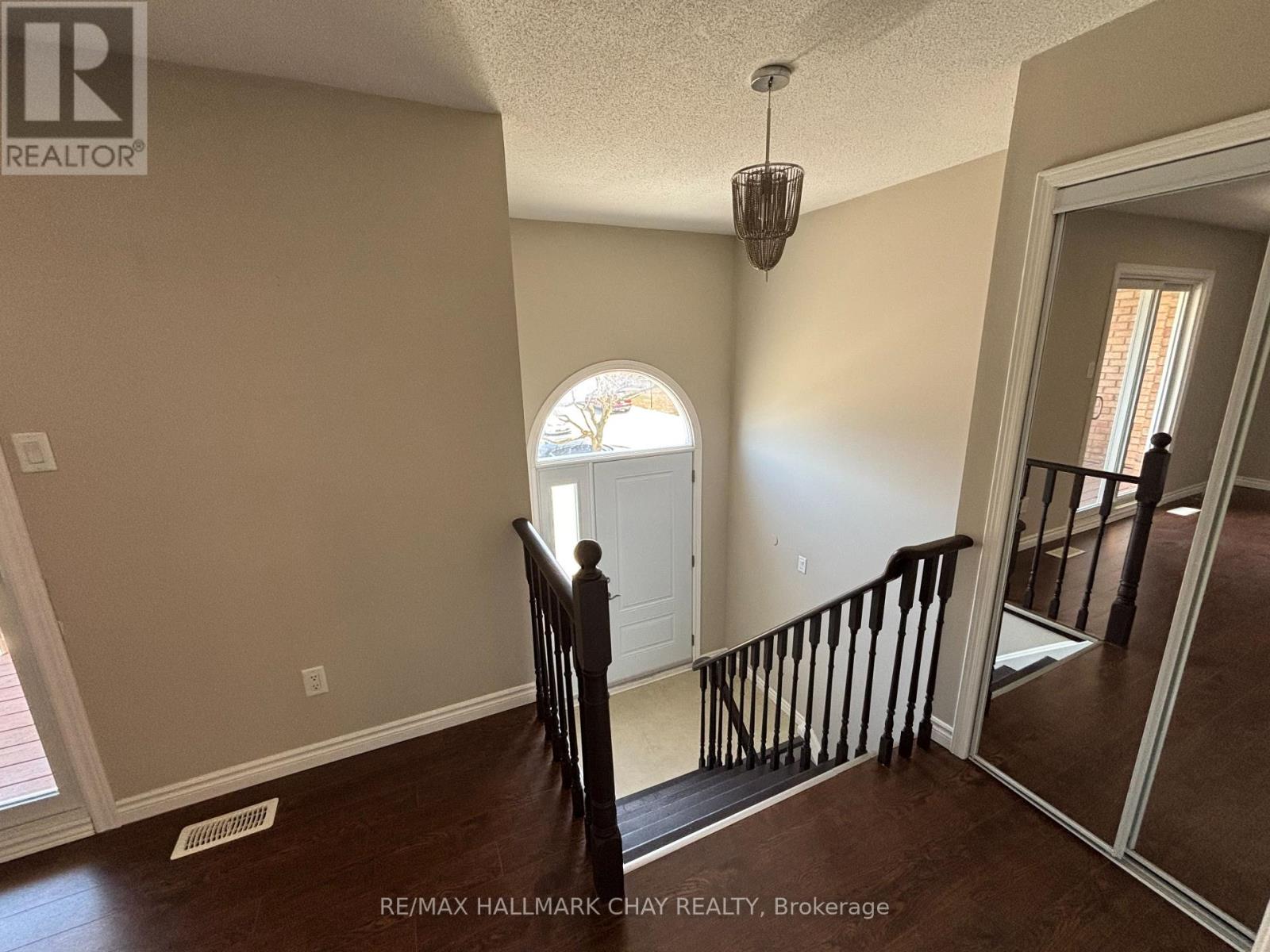 A - 36 Porritt Street, Barrie (Ardagh), Ontario  L4N 6Y3 - Photo 4 - S13870788