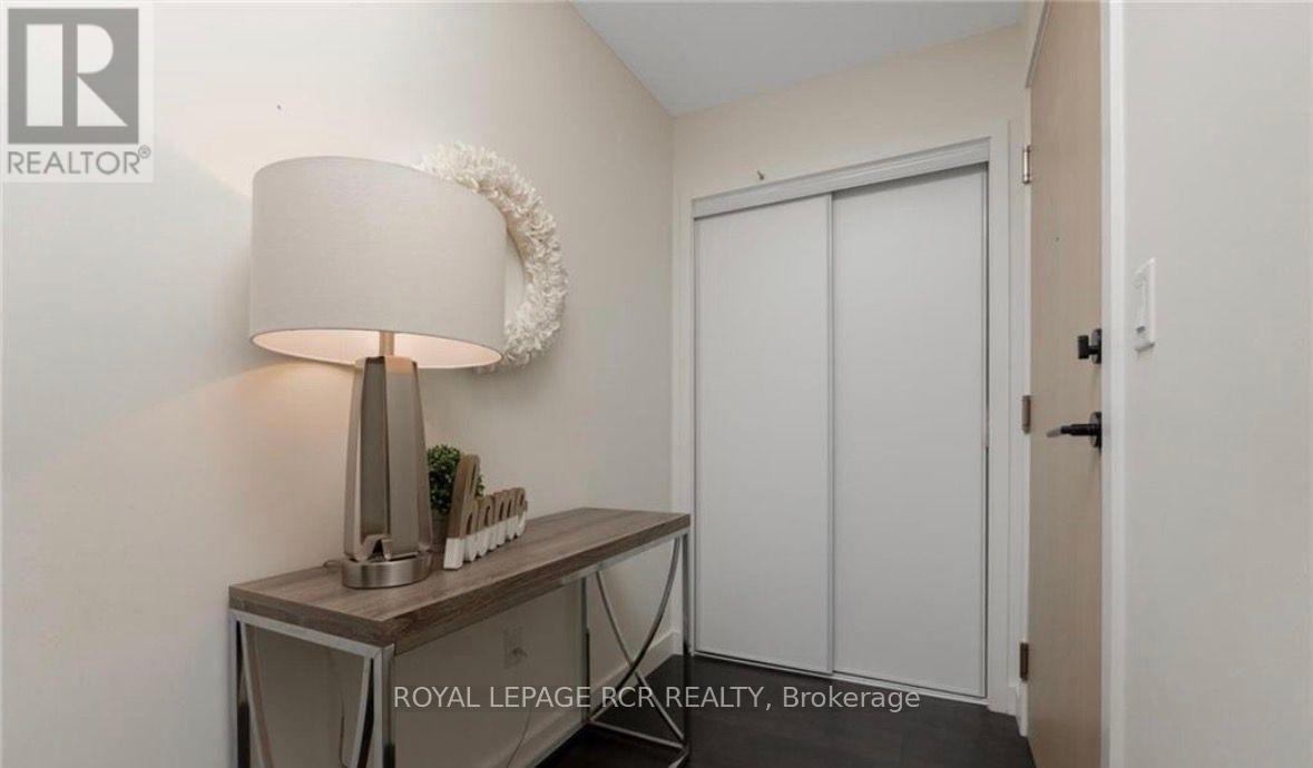 406 - 150 Sabina Drive, Oakville, Ontario  L6H 0W3 - Photo 7 - W13870676