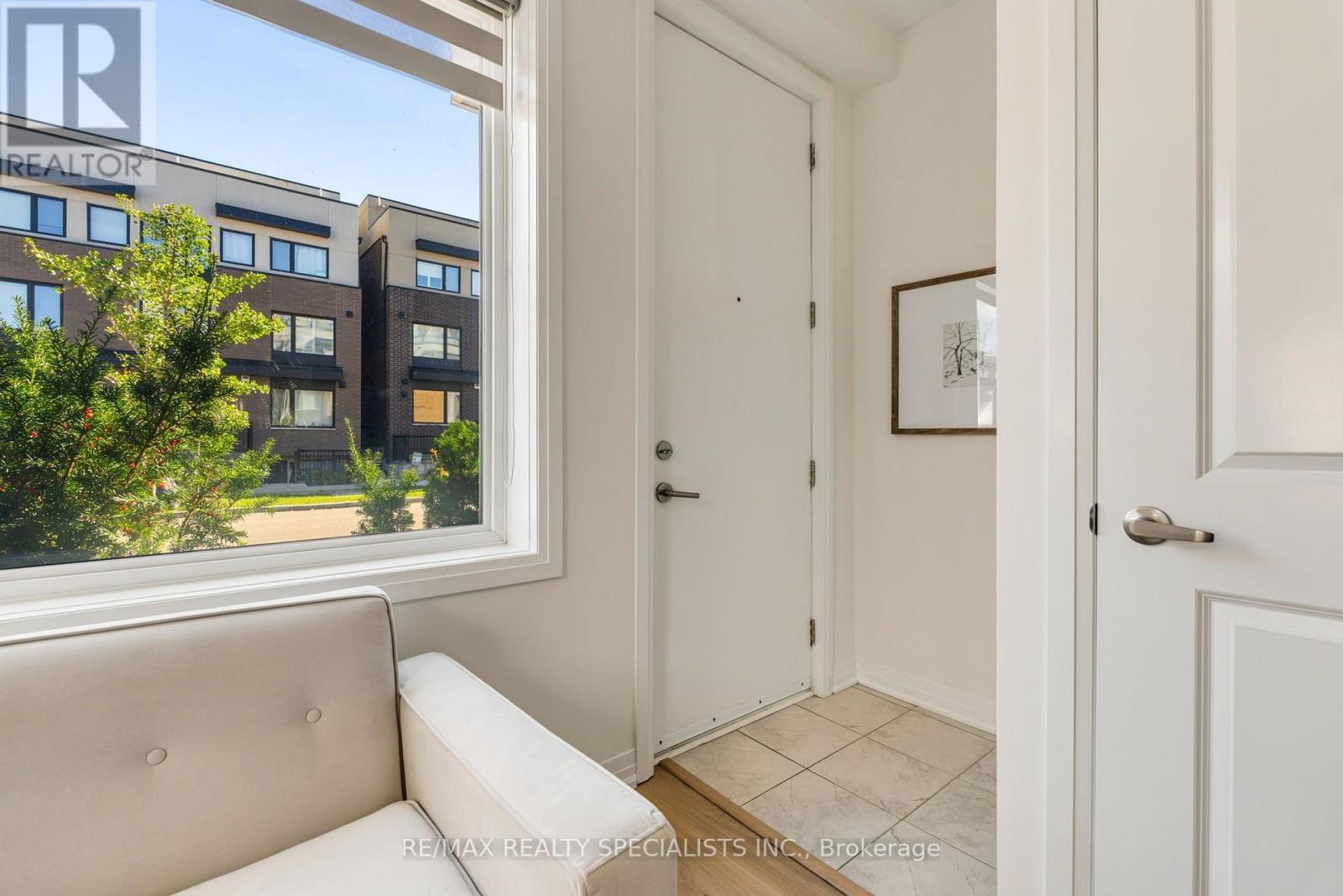 162 William Duncan Road, Toronto, Ontario  M3K 0C1 - Photo 5 - W13870760