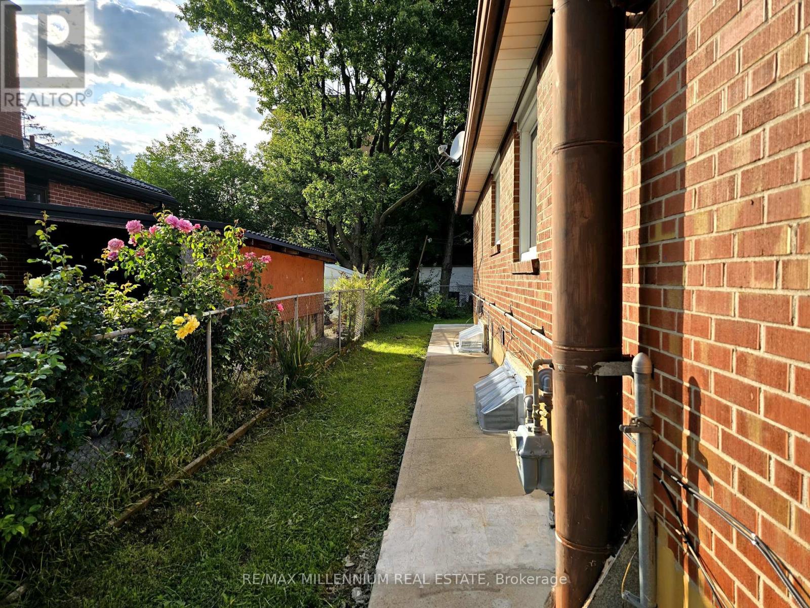 Basement - 14 Charles Street, Brampton, Ontario  L6V 1E6 - Photo 2 - W13870808