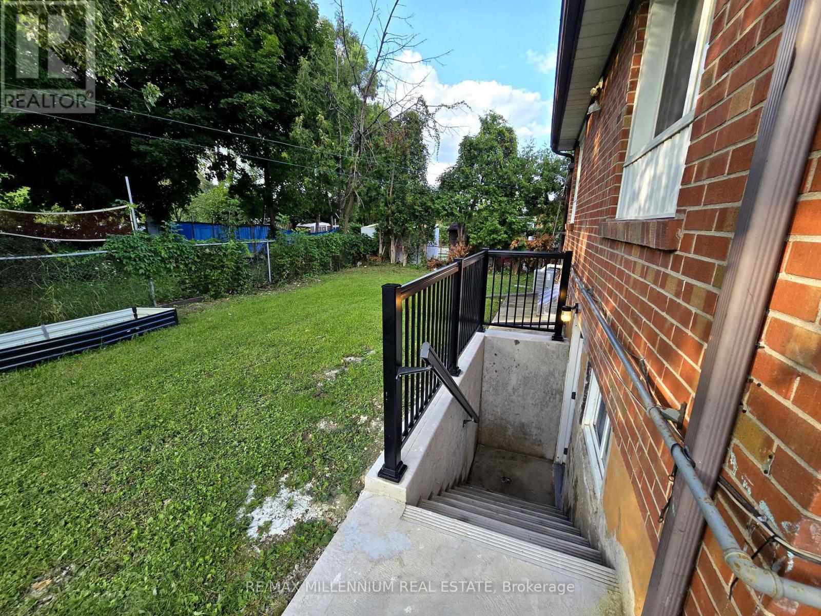 Basement - 14 Charles Street, Brampton, Ontario  L6V 1E6 - Photo 3 - W13870808