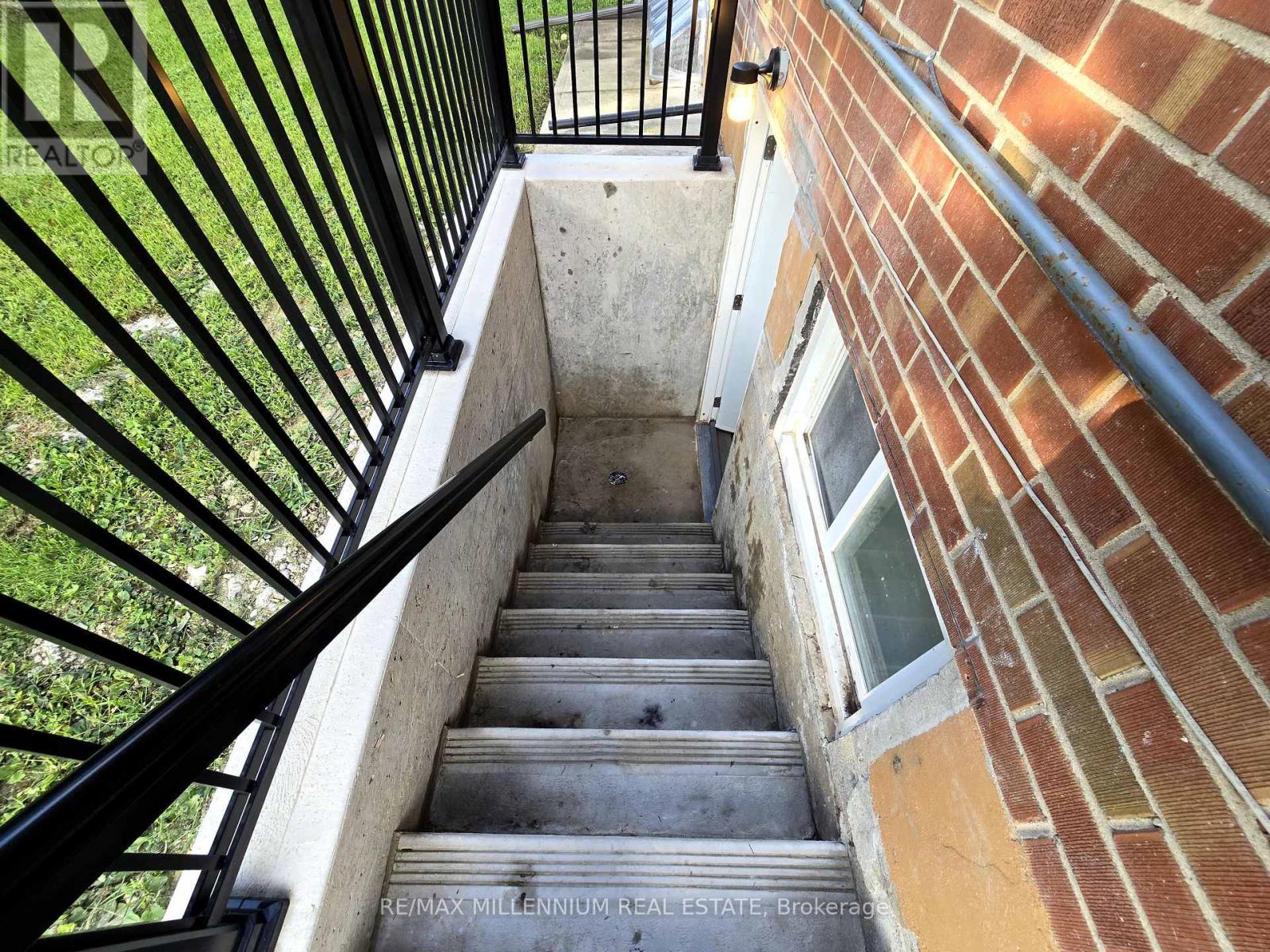 Basement - 14 Charles Street, Brampton, Ontario  L6V 1E6 - Photo 4 - W13870808