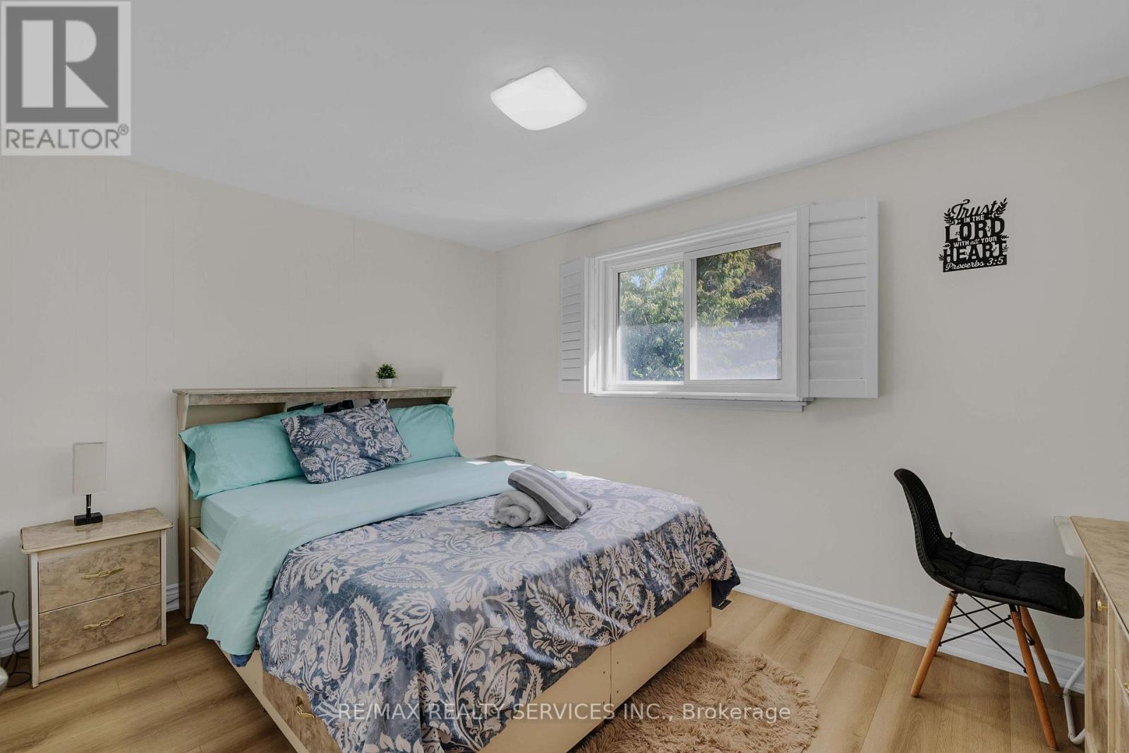 17 Avening Drive, Toronto, Ontario  M9V 1Y2 - Photo 23 - W13870832