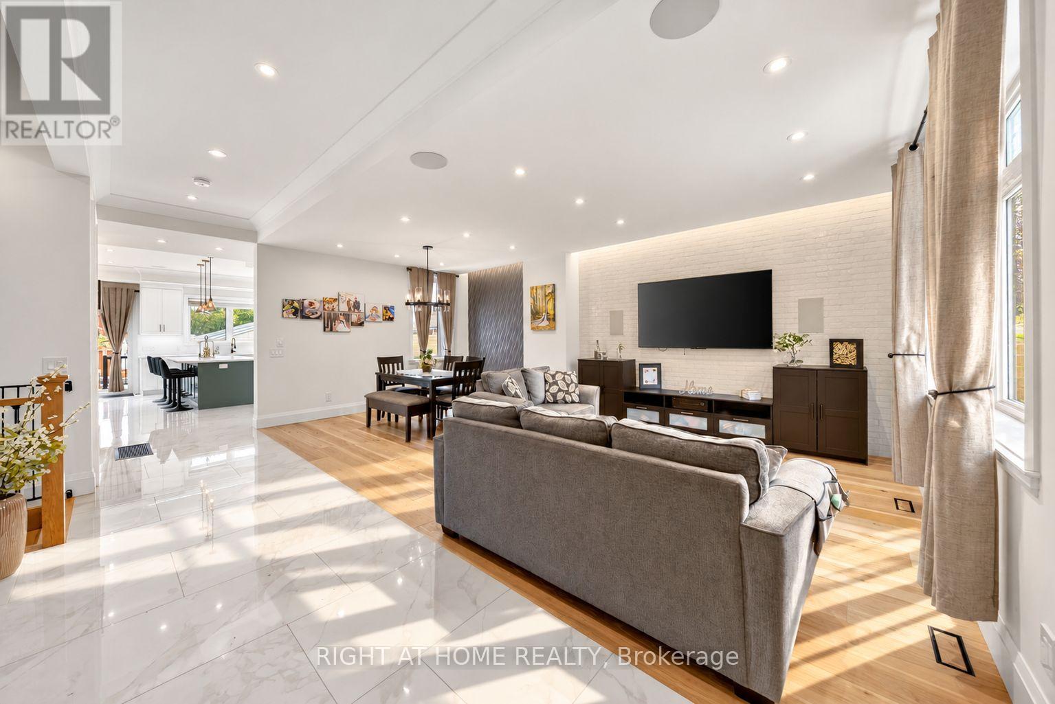 17 Exbury Road, Toronto, Ontario  M3M 1P6 - Photo 2 - W13870836