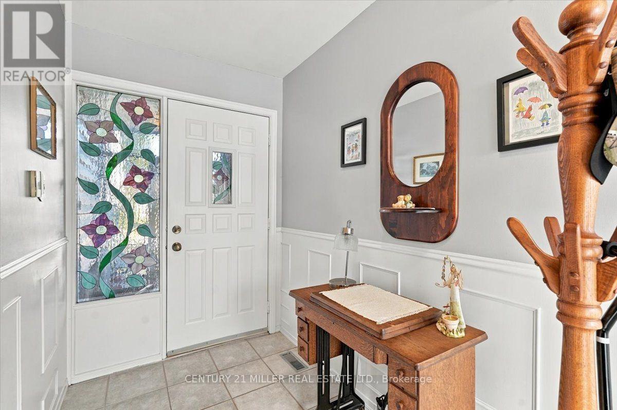 2044 Coral Crescent, Burlington, Ontario  L7P 3K5 - Photo 3 - W13870918