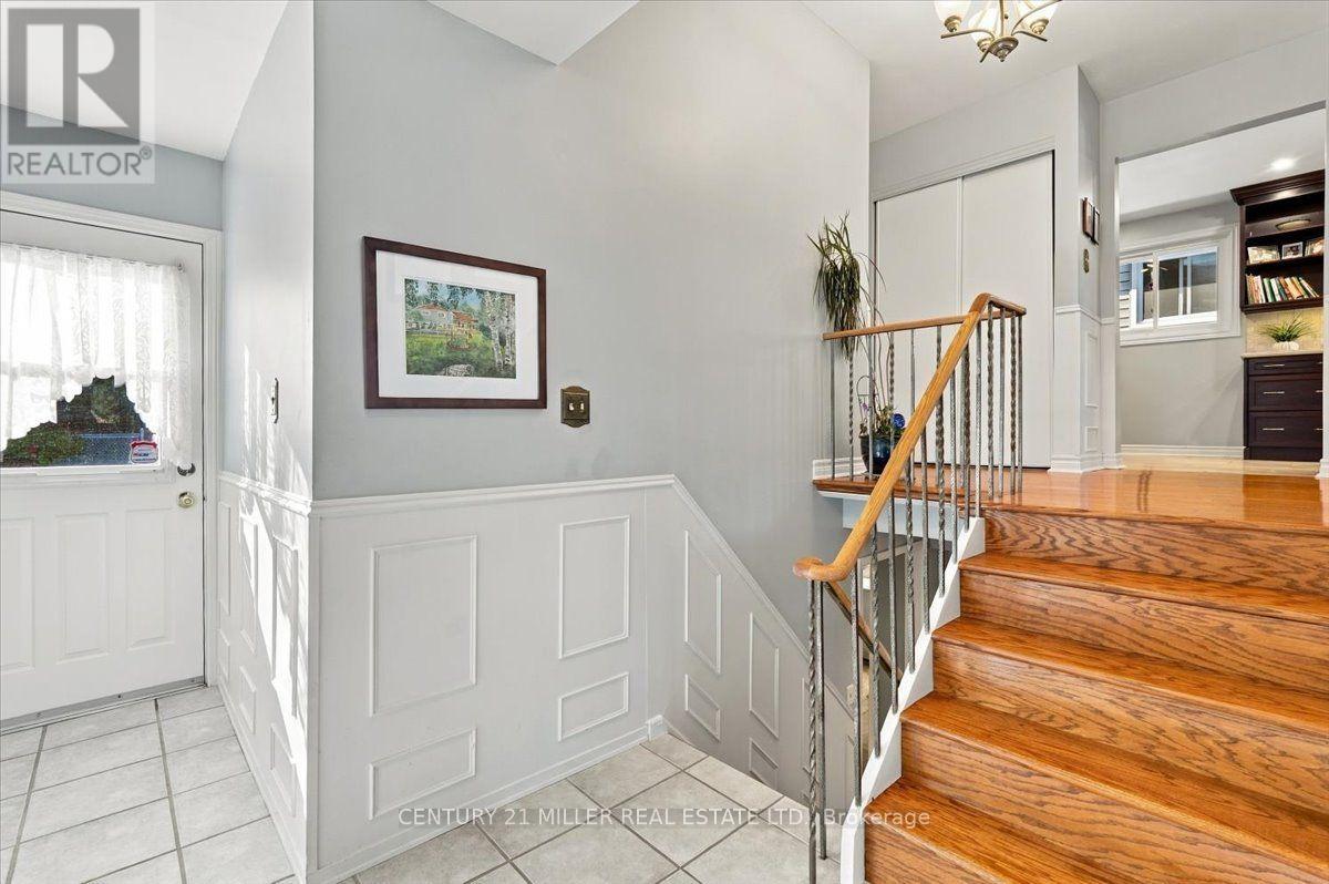 2044 Coral Crescent, Burlington, Ontario  L7P 3K5 - Photo 4 - W13870918