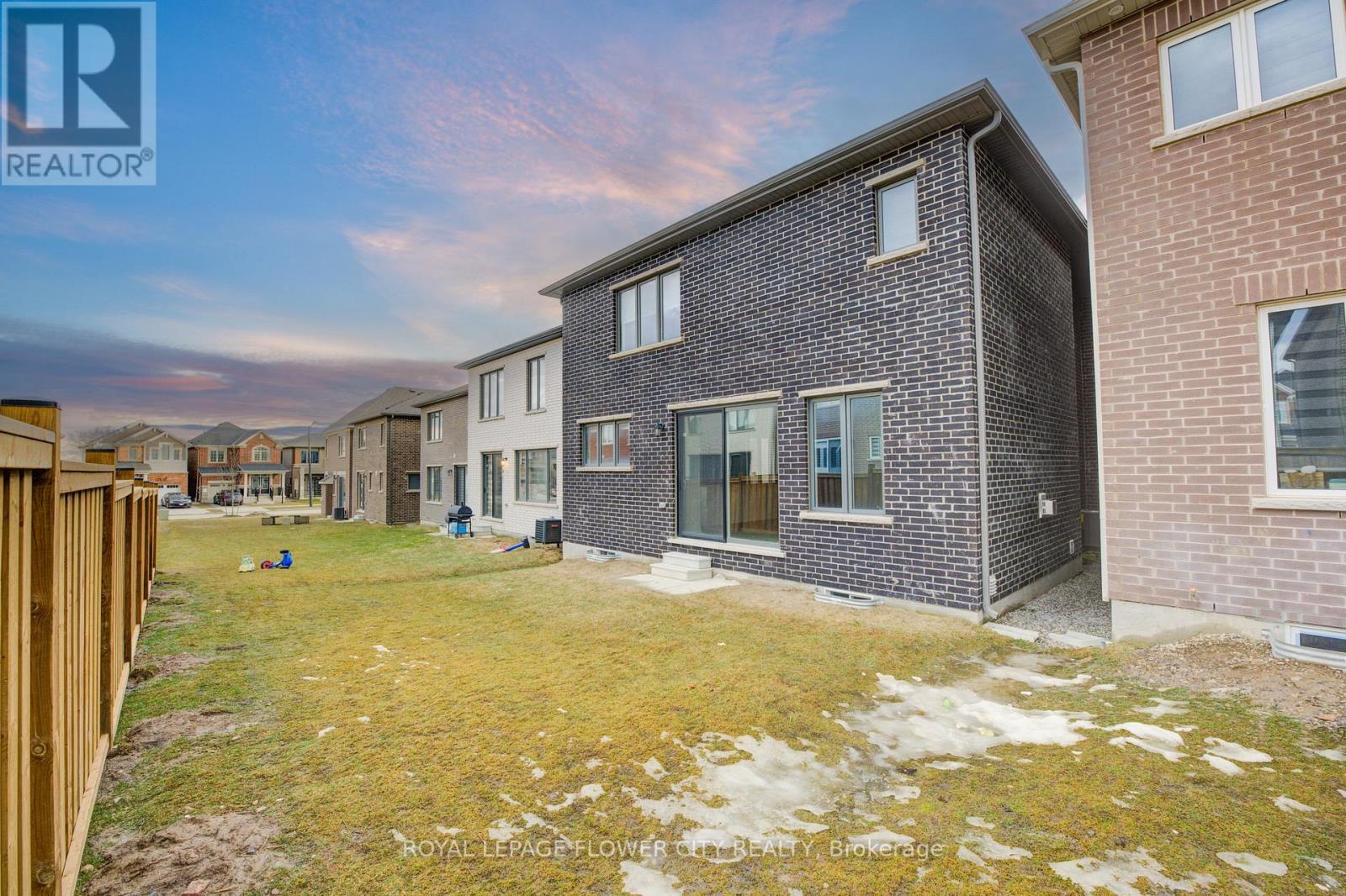 51 William Nador Street, Kitchener, Ontario  N2E 3X8 - Photo 37 - X13870664