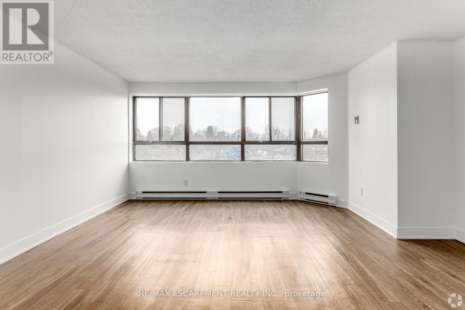 805 - 547 Belmont Avenue, Kitchener, Ontario  N2M 5E7 - Photo 3 - X13871024