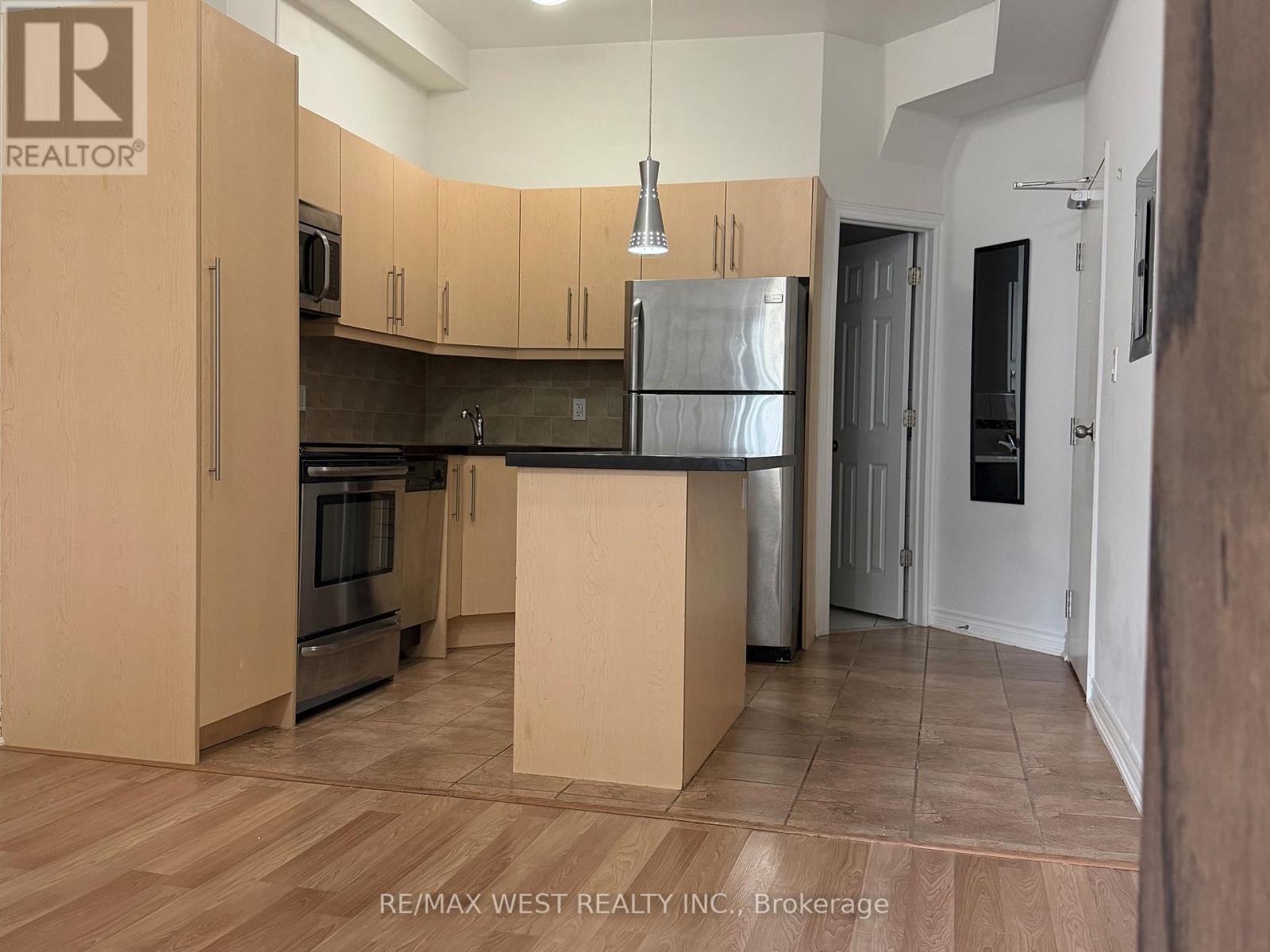 UPPER UNIT - 1090A BLOOR STREET W, Toronto, Ontario