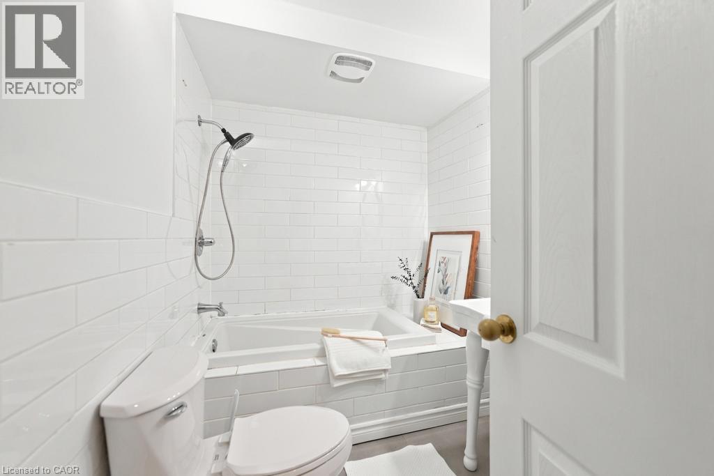 284 East 21st Street, Hamilton, Ontario  L8V 2T9 - Photo 15 - 40869594