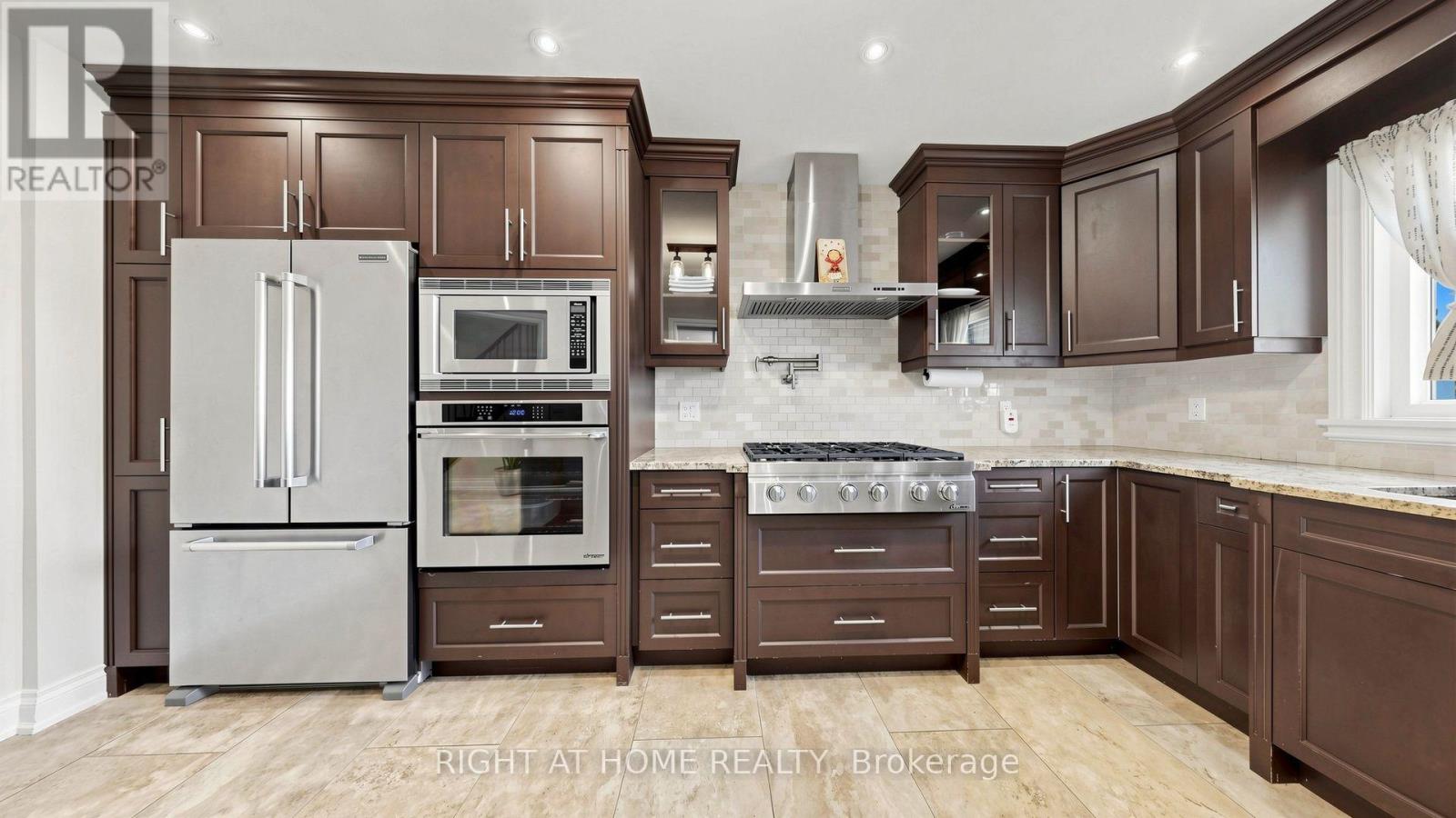 44 Robertson Close, Vaughan, Ontario  L6A 2H1 - Photo 15 - N13871034