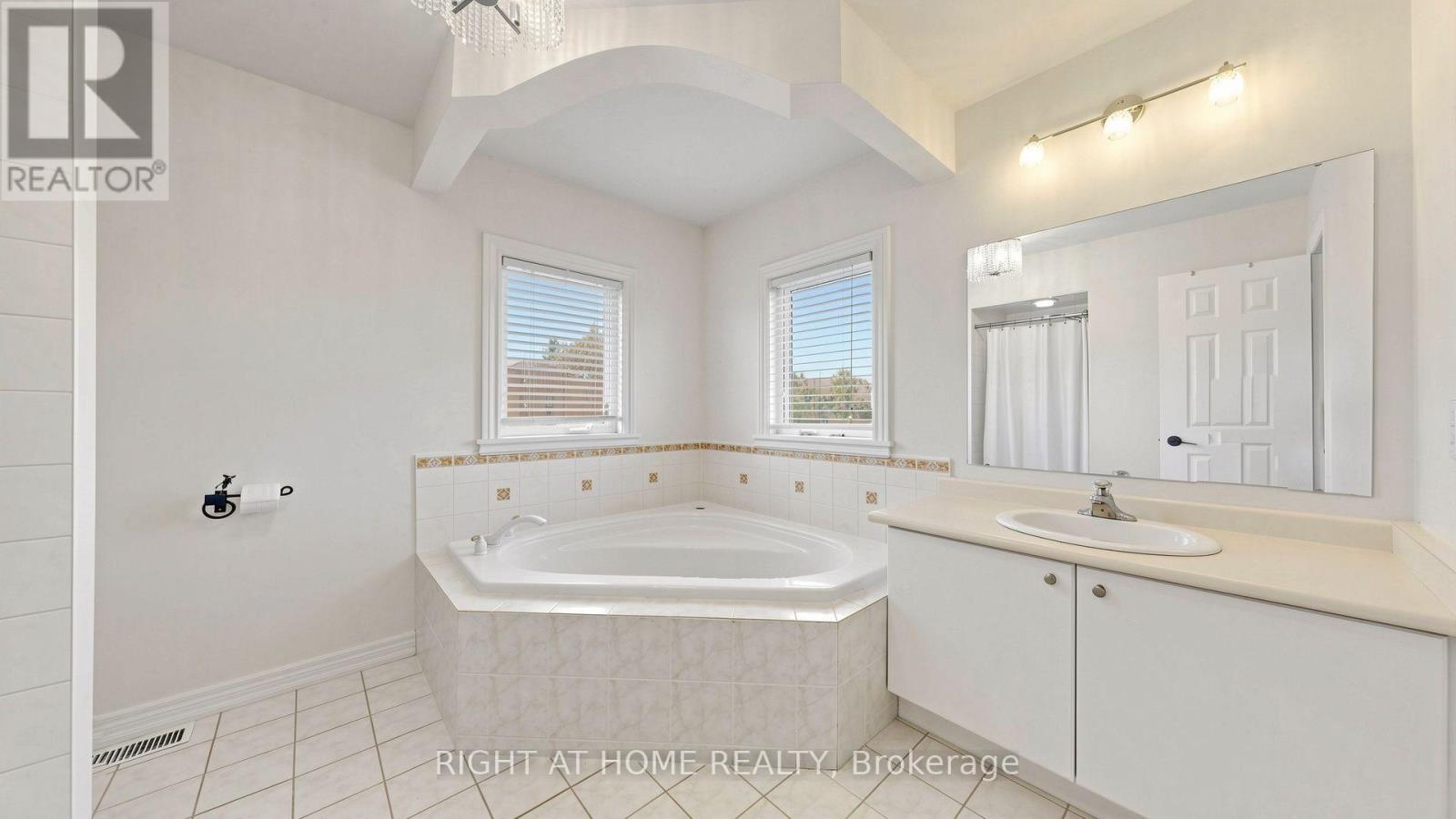 44 Robertson Close, Vaughan, Ontario  L6A 2H1 - Photo 24 - N13871034