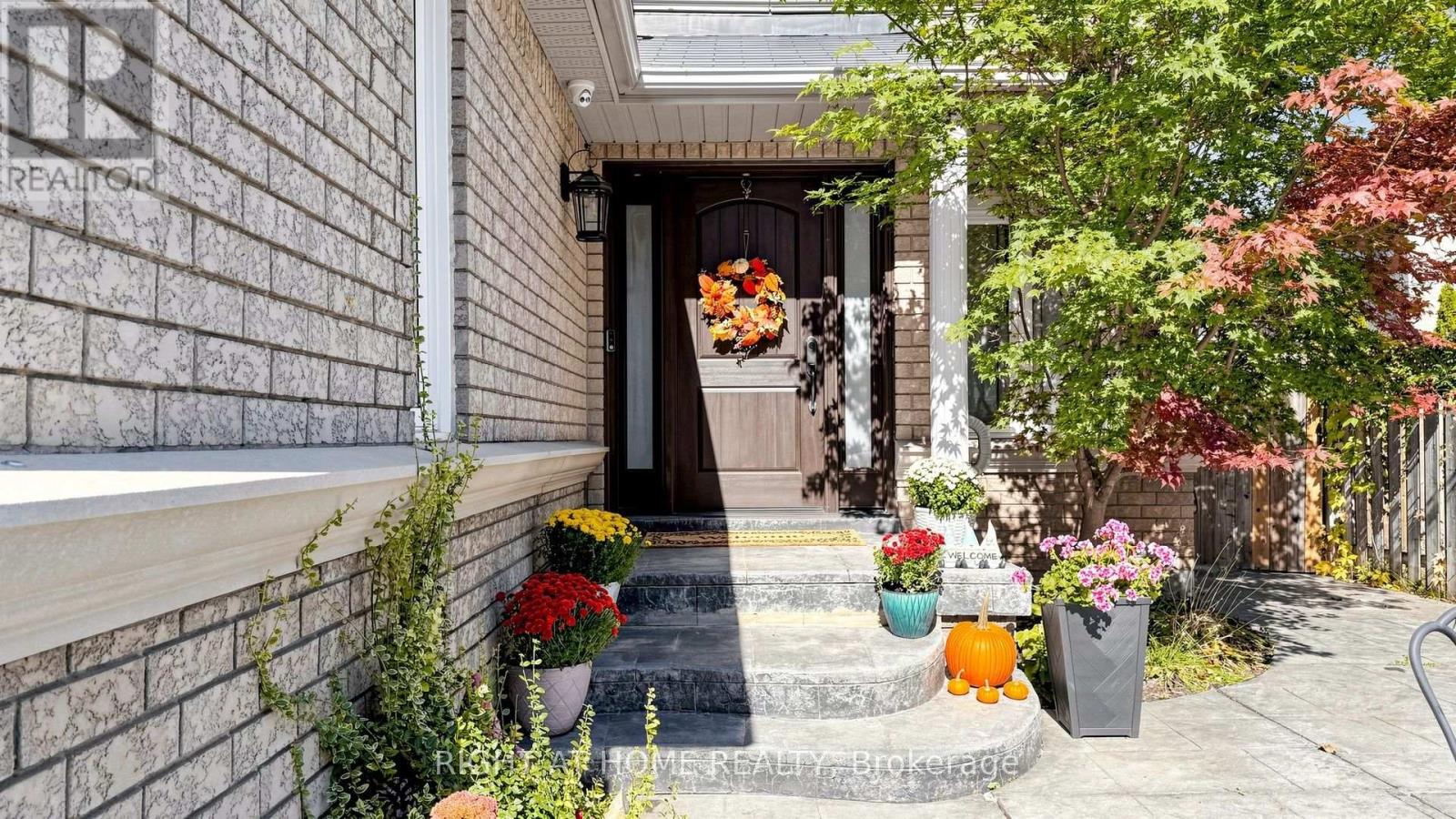 44 Robertson Close, Vaughan, Ontario  L6A 2H1 - Photo 5 - N13871034