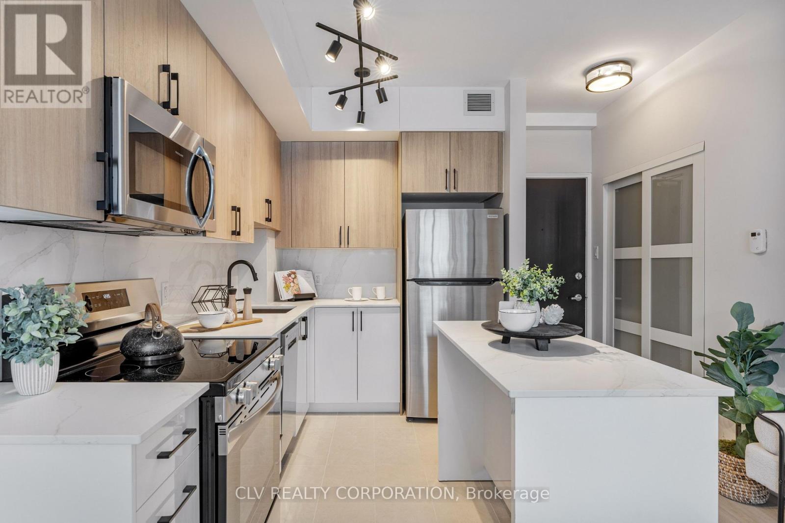 311 - 330 Metcalfe Street, Ottawa, Ontario  K2P 1S4 - Photo 1 - X13871172