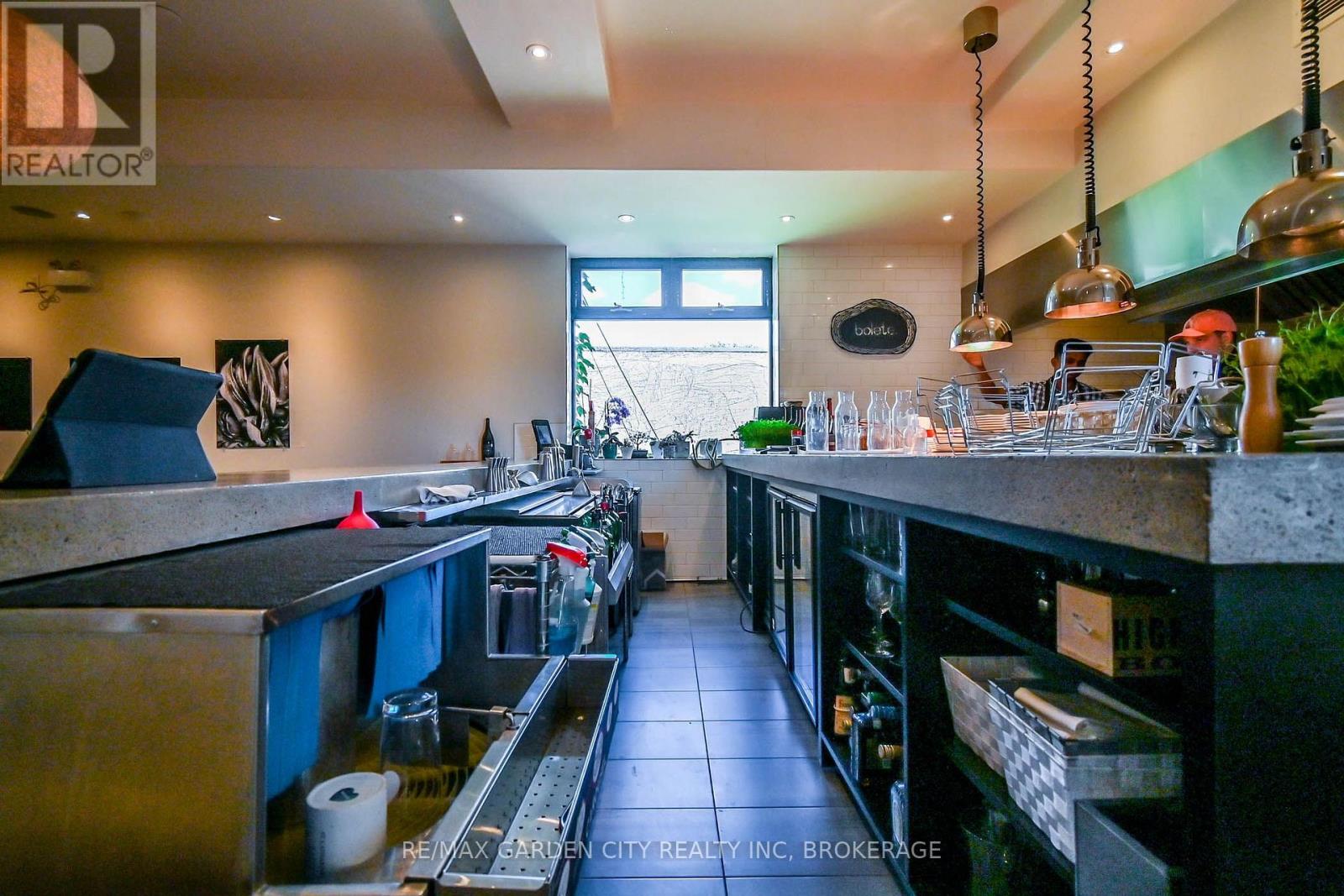 176 St. Paul Street, St. Catharines, Ontario  L2R 3M2 - Photo 7 - X13871104