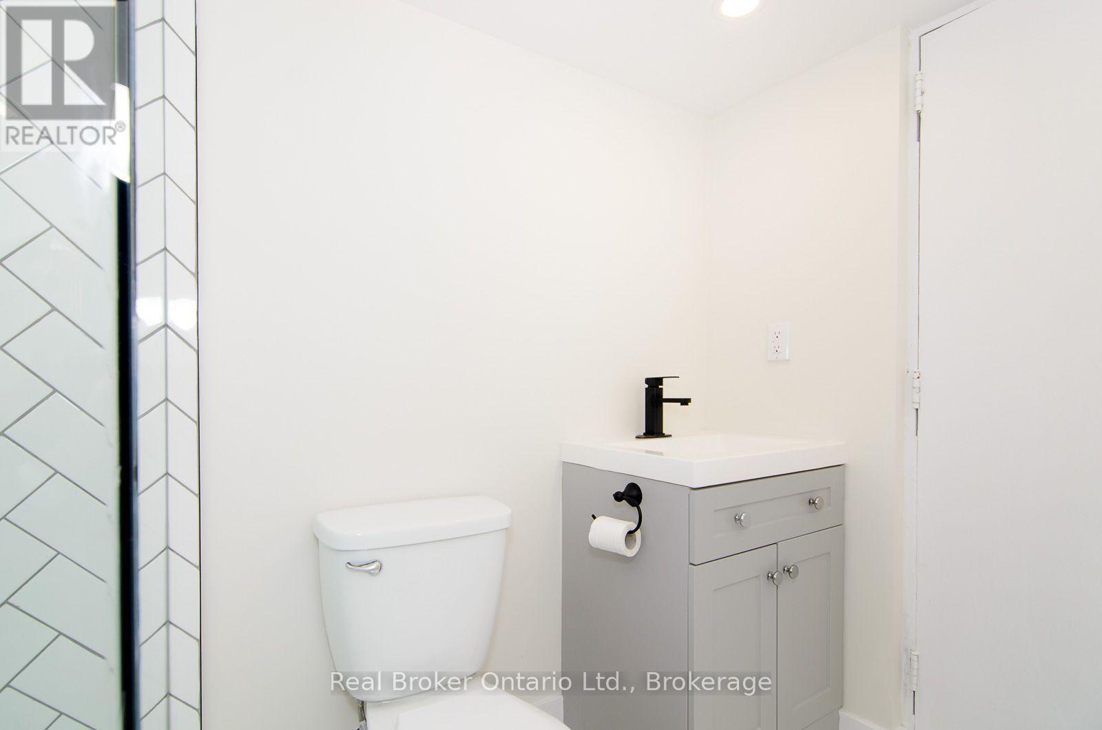 Lower - 1175 Dunsmure Road, Hamilton, Ontario  L8H 1K9 - Photo 8 - X13871096