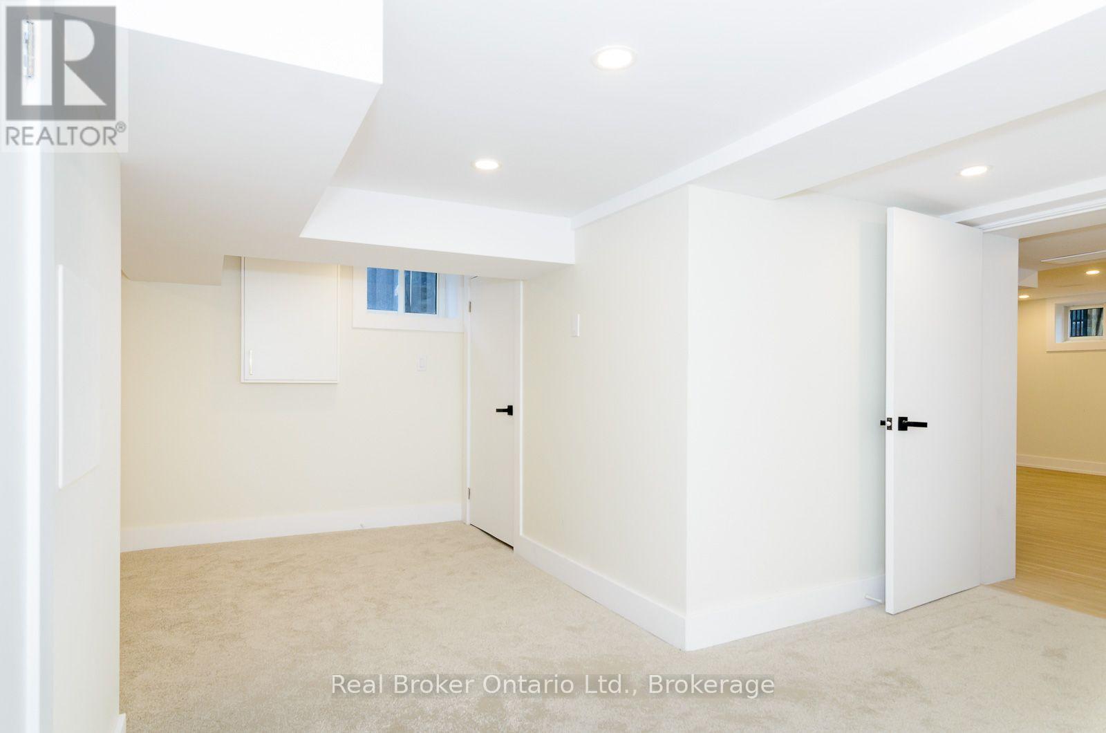 LOWER - 1175 DUNSMURE ROAD