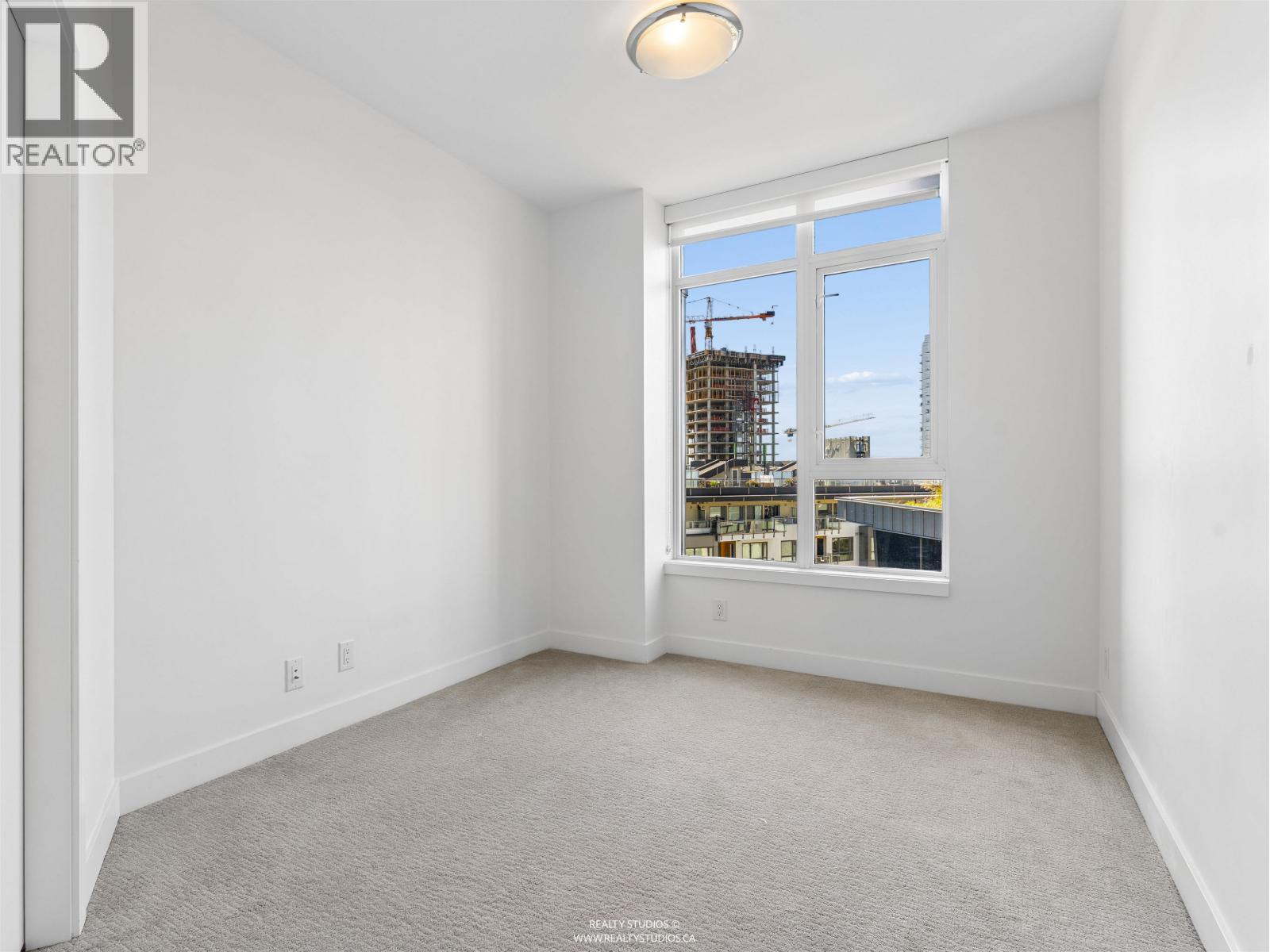 701 3557 SAWMILL CRESCENT