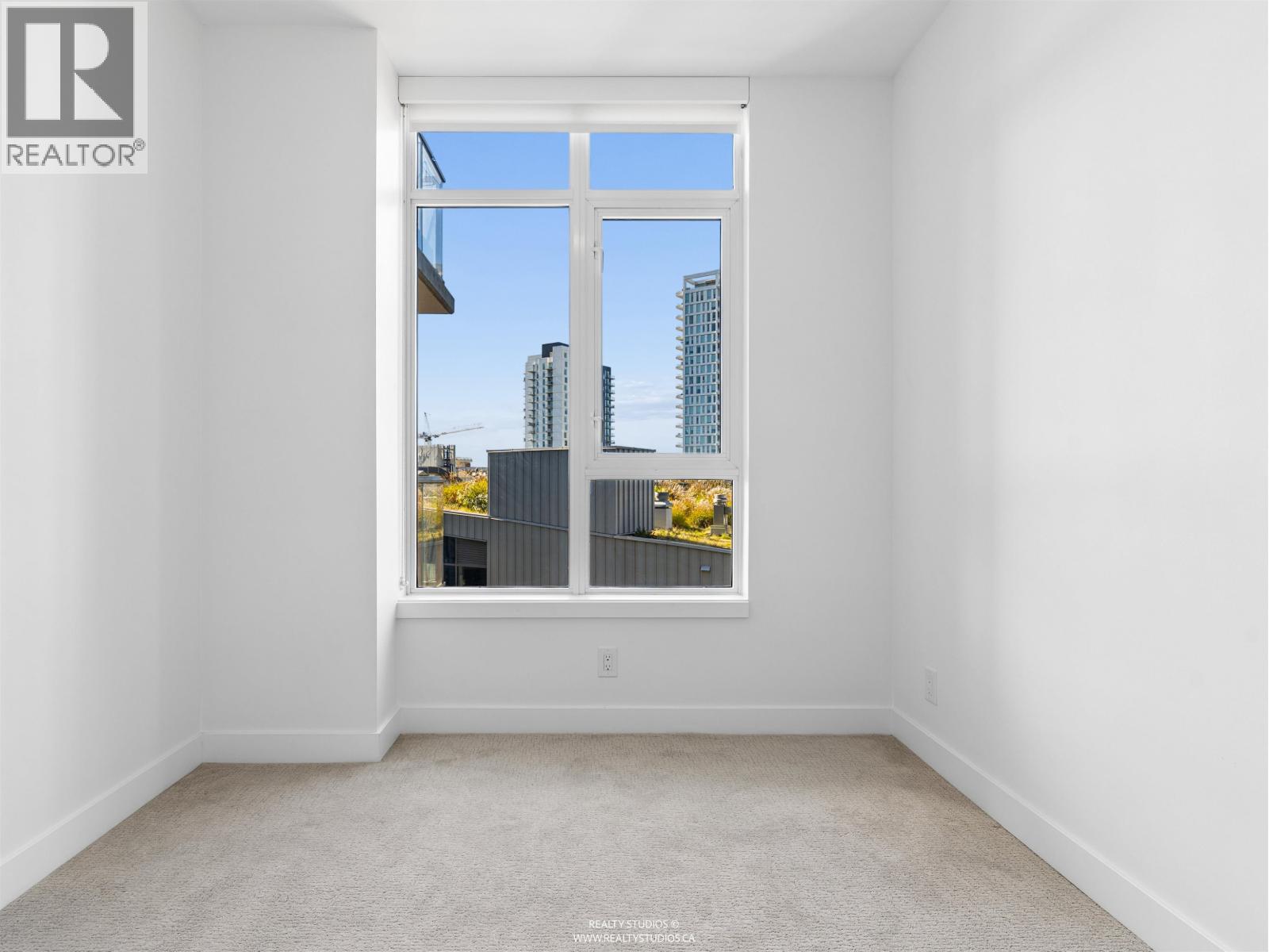 701 3557 SAWMILL CRESCENT