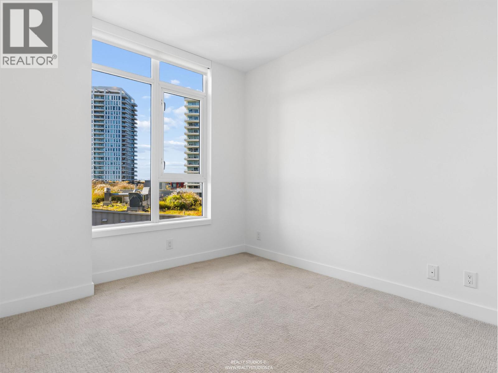 701 3557 SAWMILL CRESCENT