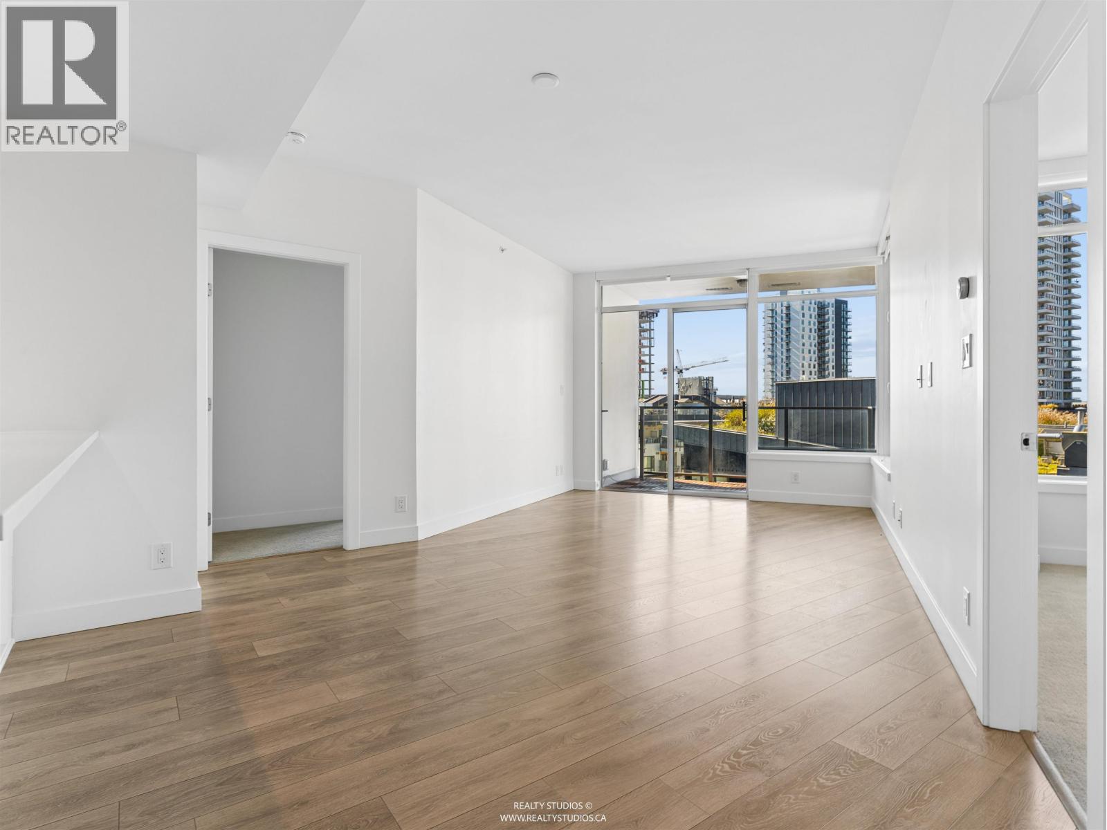 701 3557 SAWMILL CRESCENT