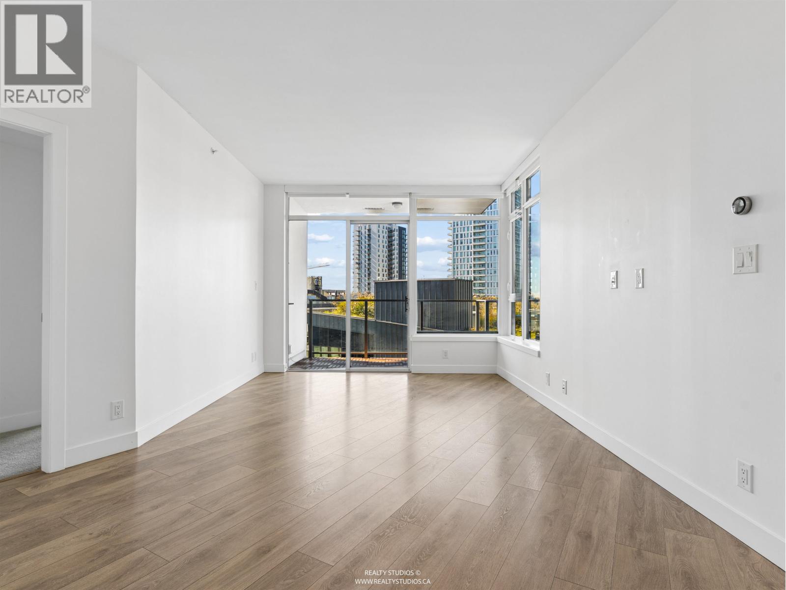701 3557 SAWMILL CRESCENT