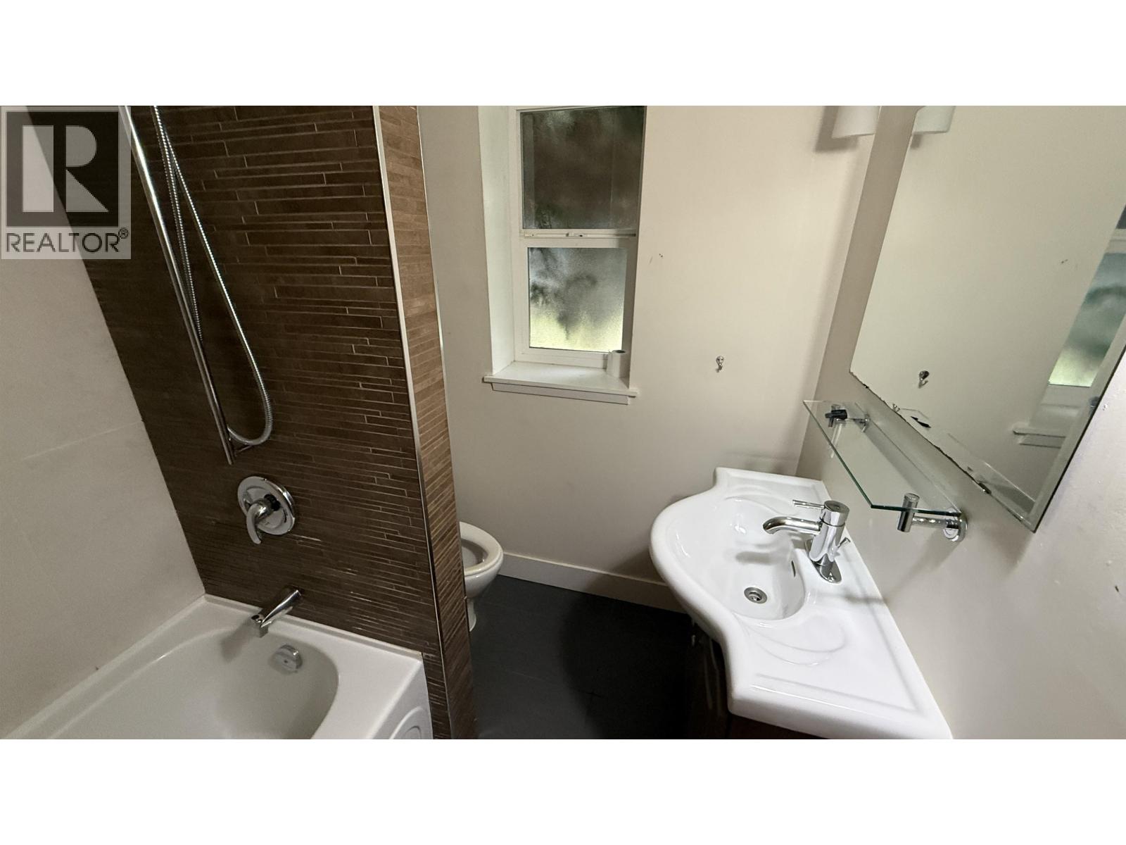 2244 W 32nd Avenue, Vancouver, British Columbia  V6L 2B2 - Photo 2 - R3173233