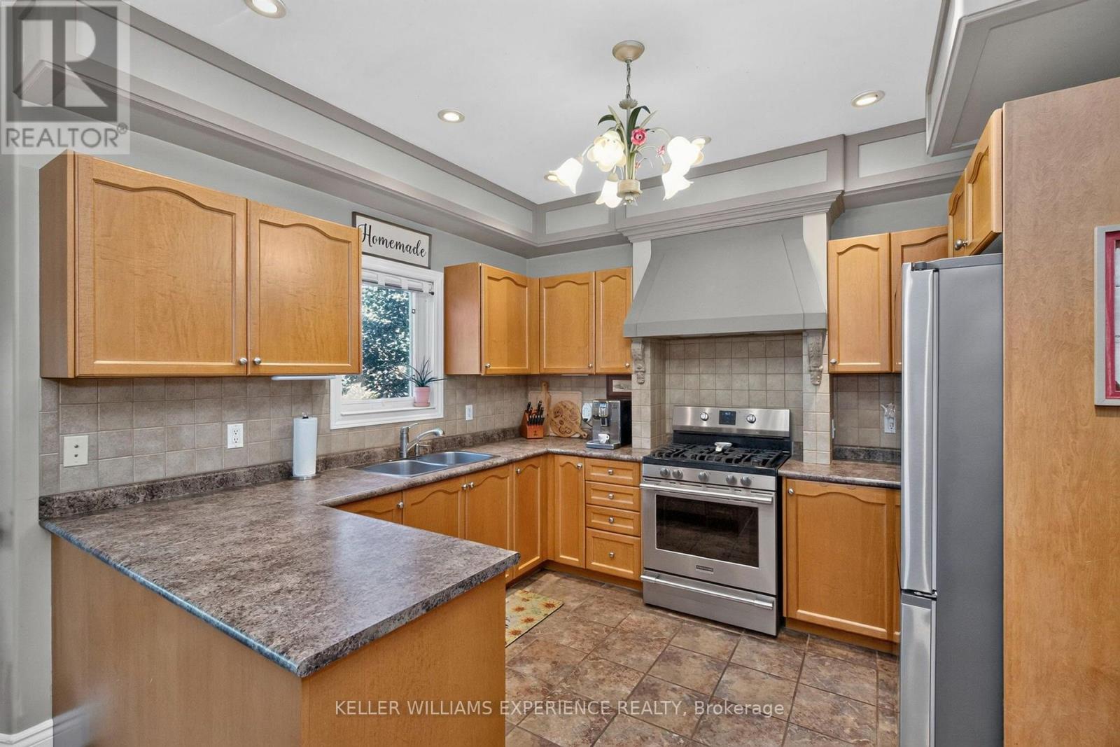 56 Silver Trail, Barrie (Ardagh), Ontario  L4N 3P2 - Photo 10 - S13871056
