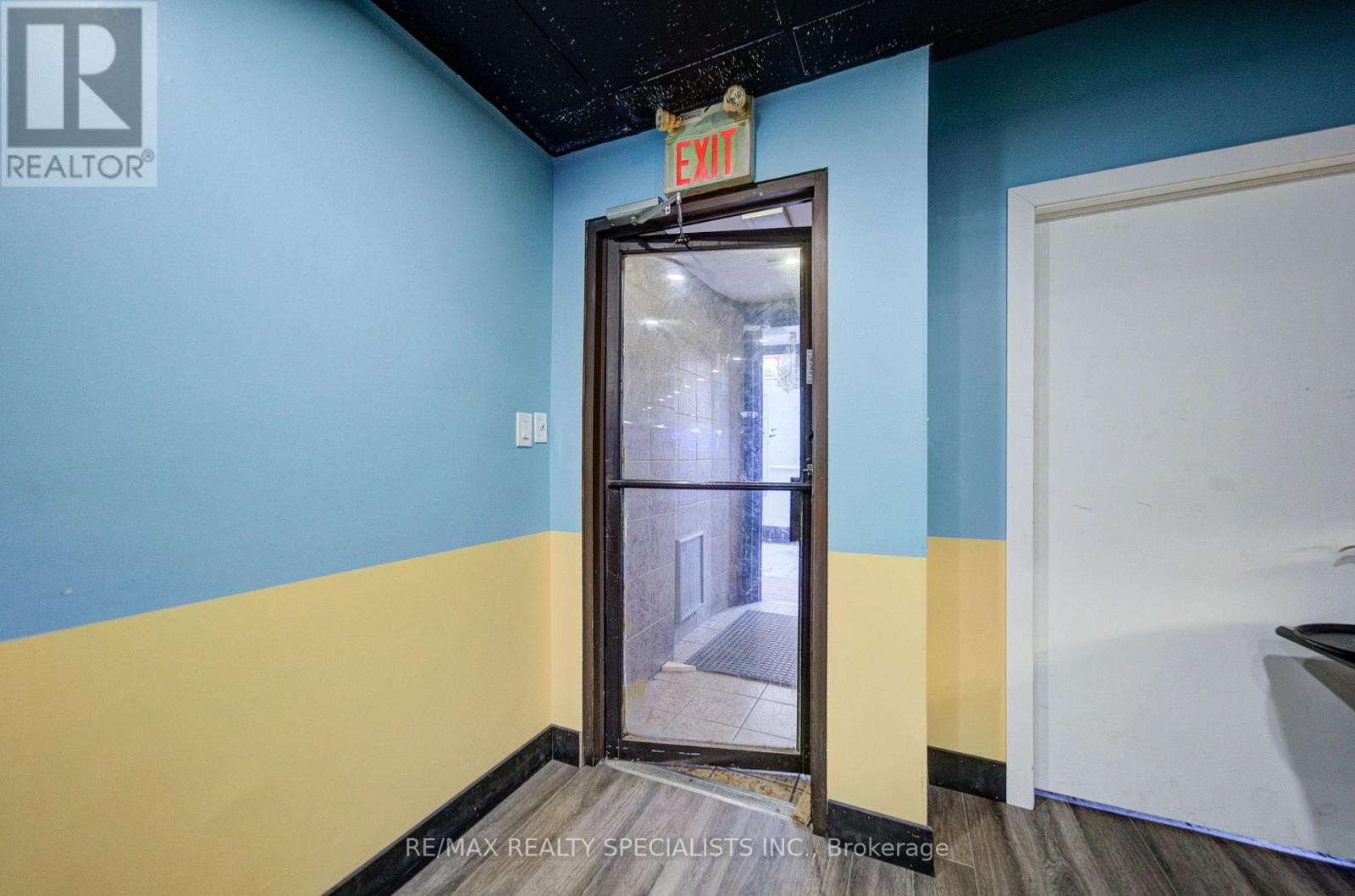 1935 Weston Road, Toronto, Ontario  M9N 1W7 - Photo 5 - W13871208