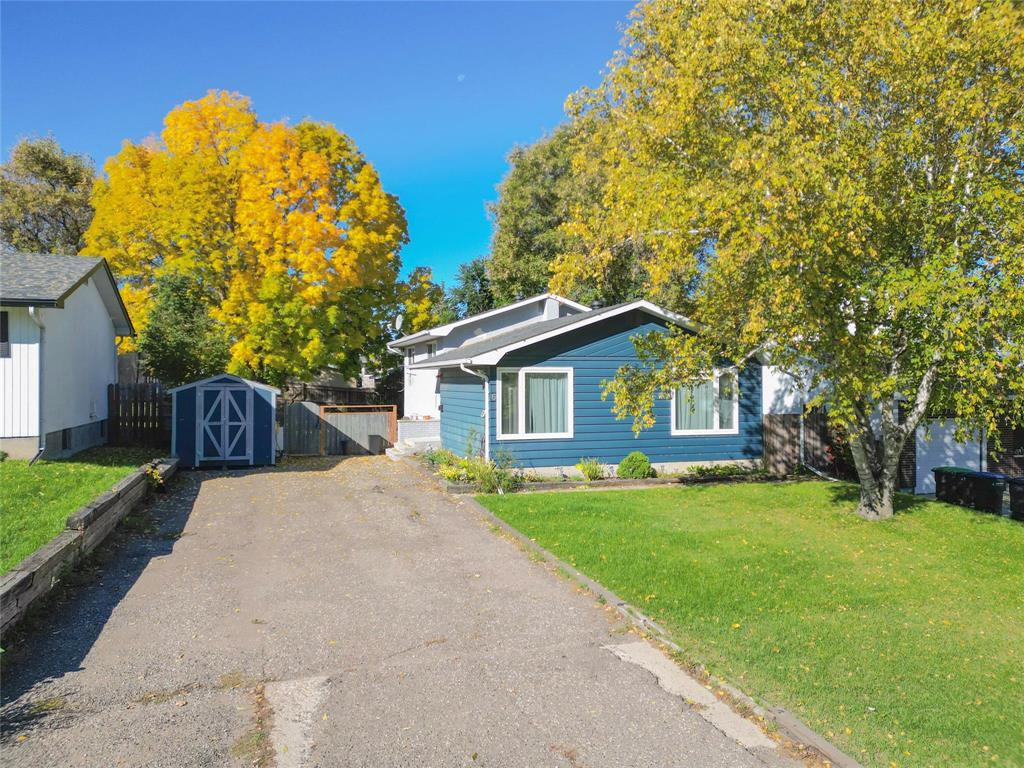 6 Westwood Bay, Brandon, Manitoba  R7B 2V8 - Photo 1 - 202625048