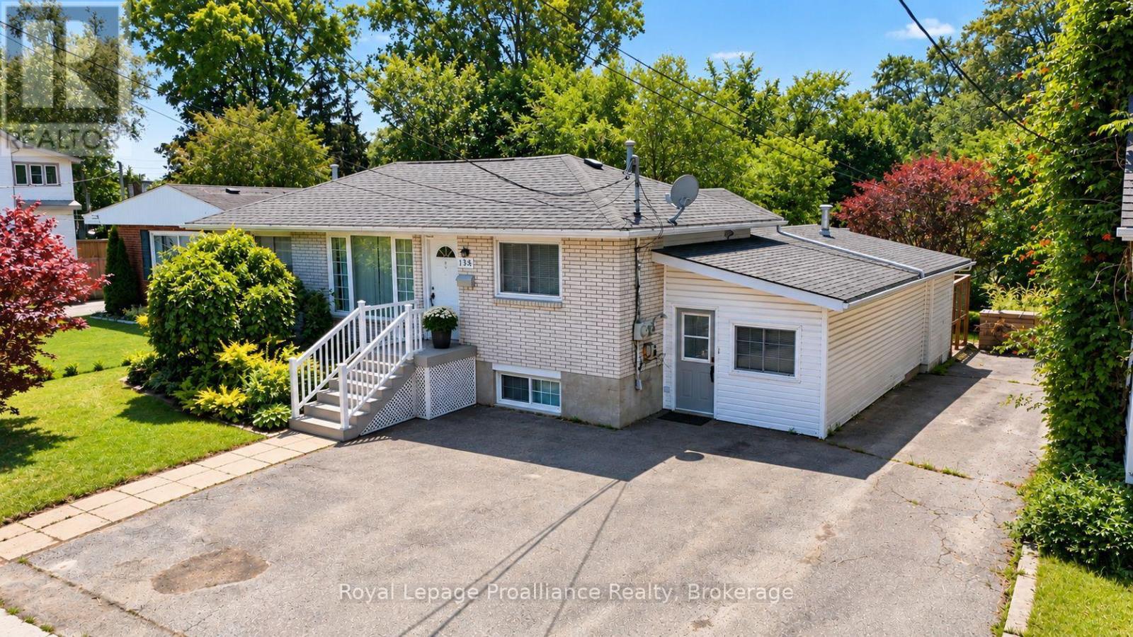 136 MACDONALD AVENUE, Belleville, Ontario