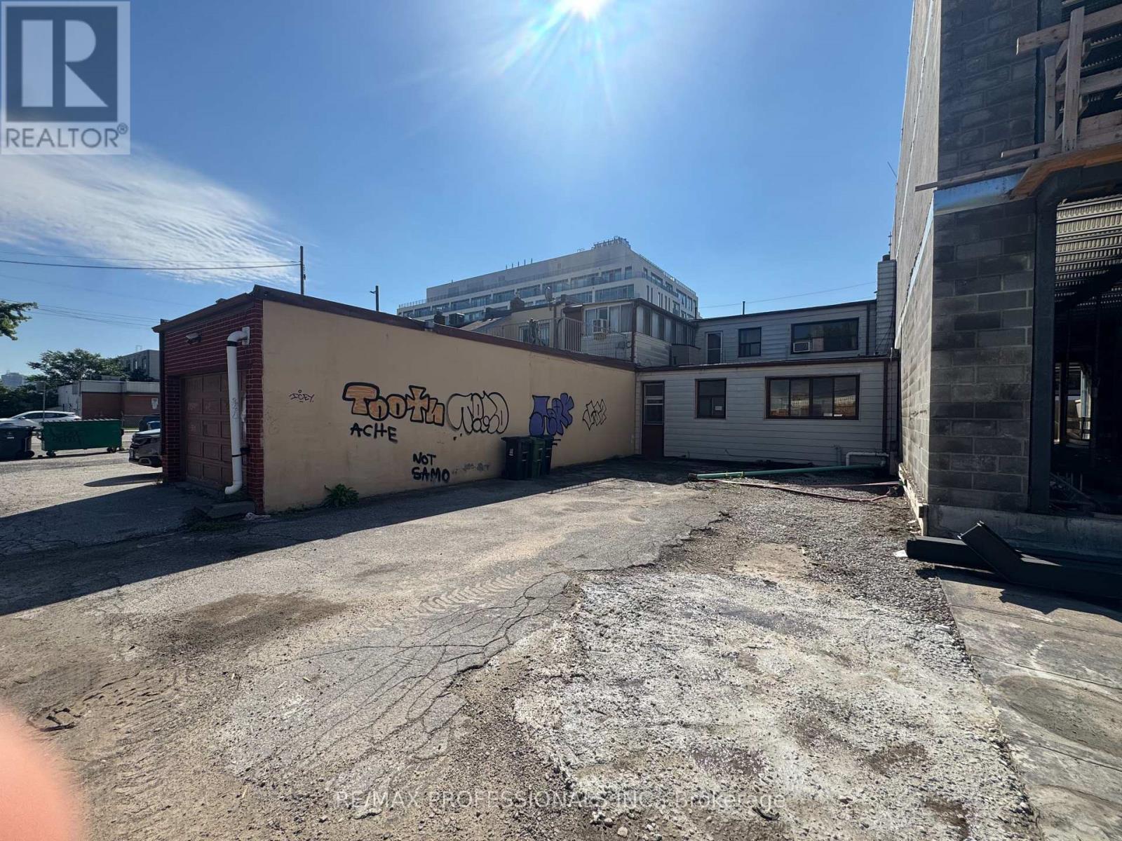 710 The Queensway Avenue, Toronto, Ontario  M8Y 1L3 - Photo 10 - W13742334