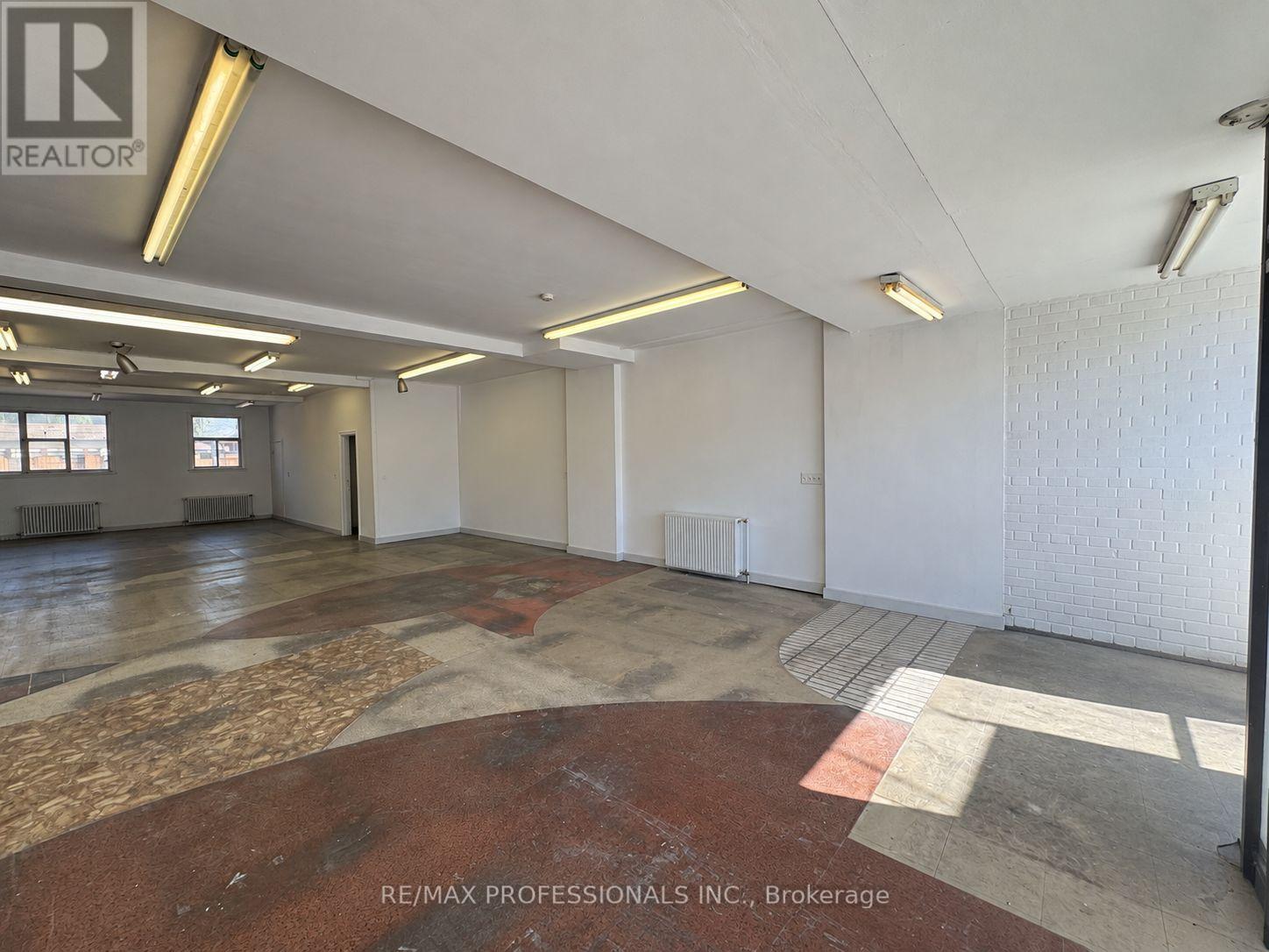 710 The Queensway Avenue, Toronto, Ontario  M8Y 1L3 - Photo 5 - W13742334