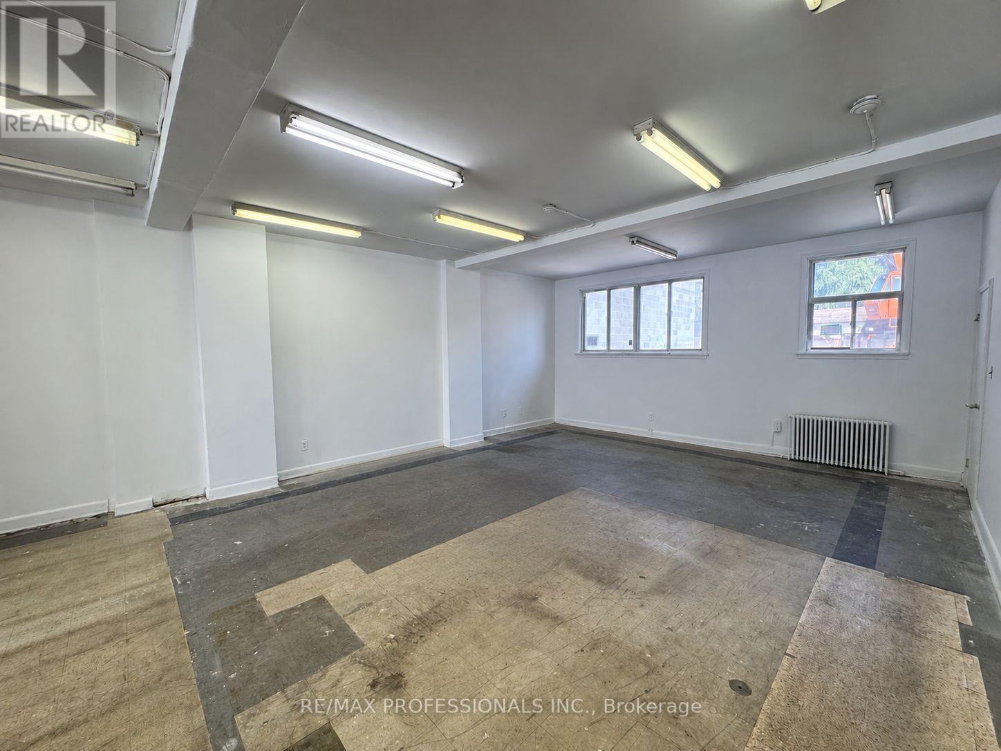 710 The Queensway Avenue, Toronto, Ontario  M8Y 1L3 - Photo 7 - W13742334