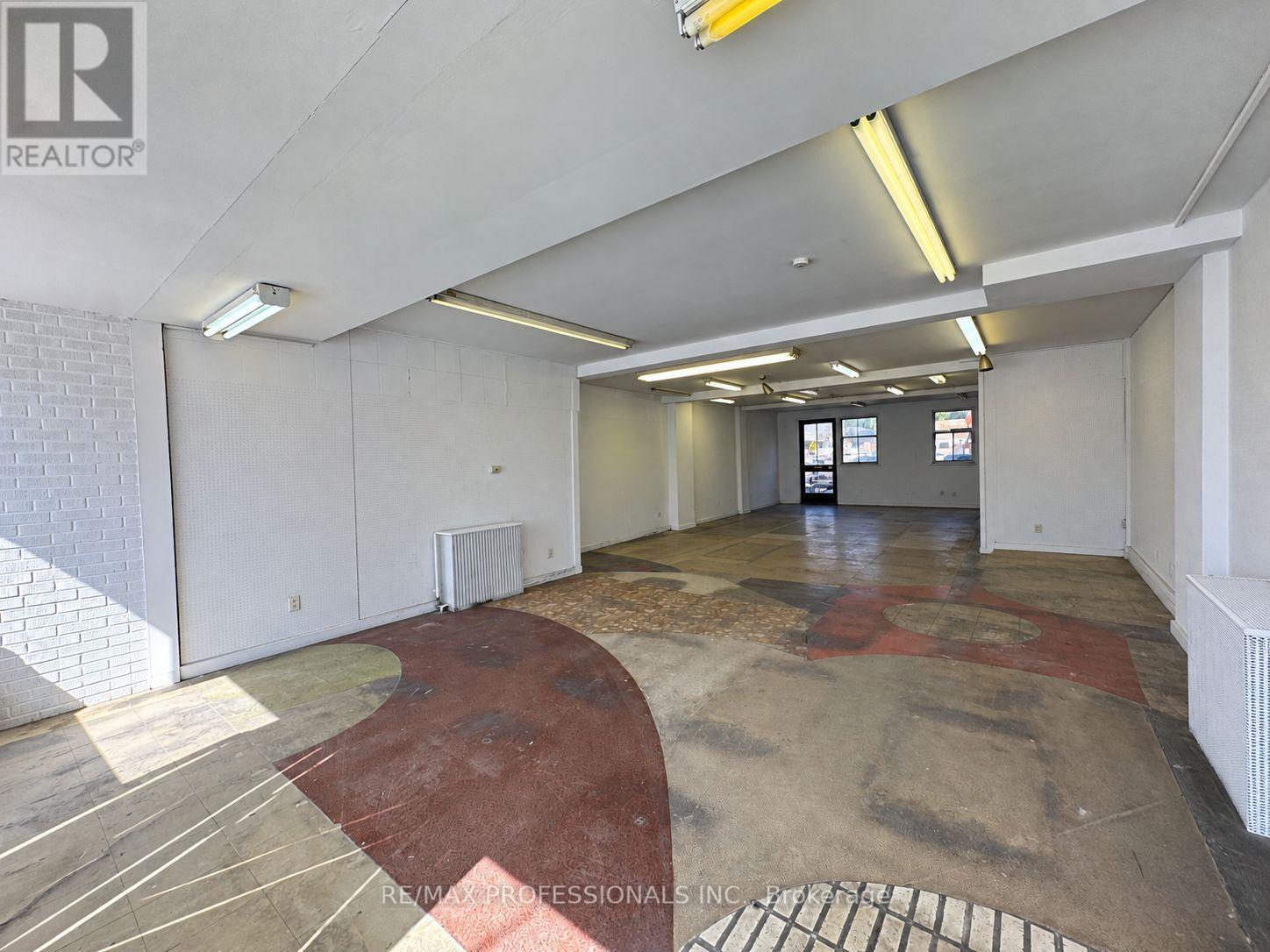 710 The Queensway Avenue, Toronto, Ontario  M8Y 1L3 - Photo 6 - W13742334