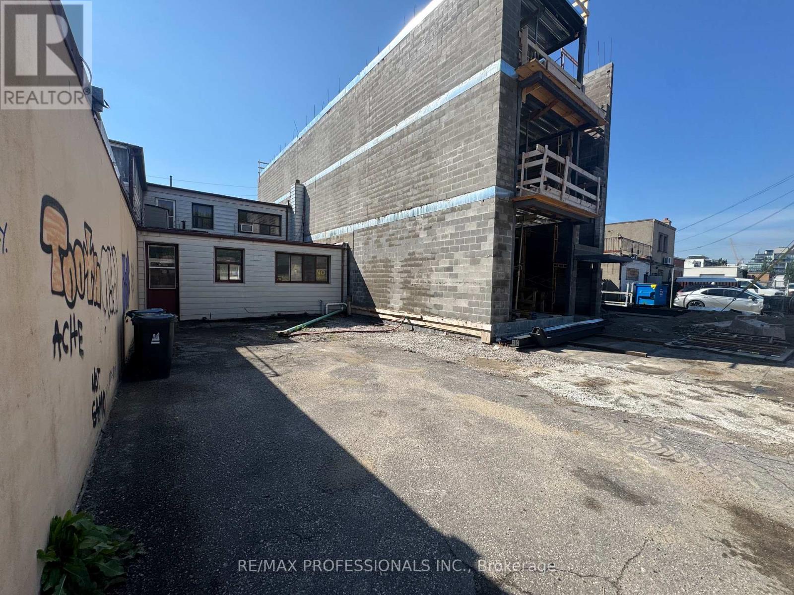 710 The Queensway Avenue, Toronto, Ontario  M8Y 1L3 - Photo 9 - W13742334