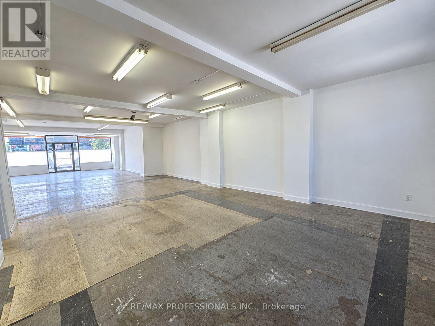 710 The Queensway Avenue, Toronto, Ontario  M8Y 1L3 - Photo 4 - W13742334