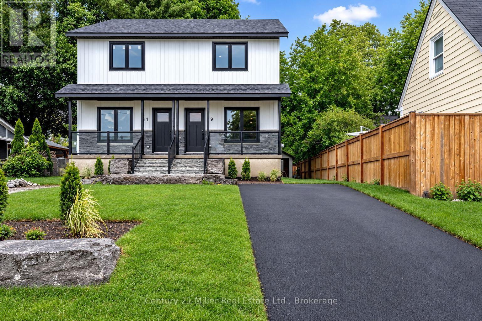 39 Victoria Street, Halton Hills, Ontario  L7G 3N5 - Photo 2 - W13871504